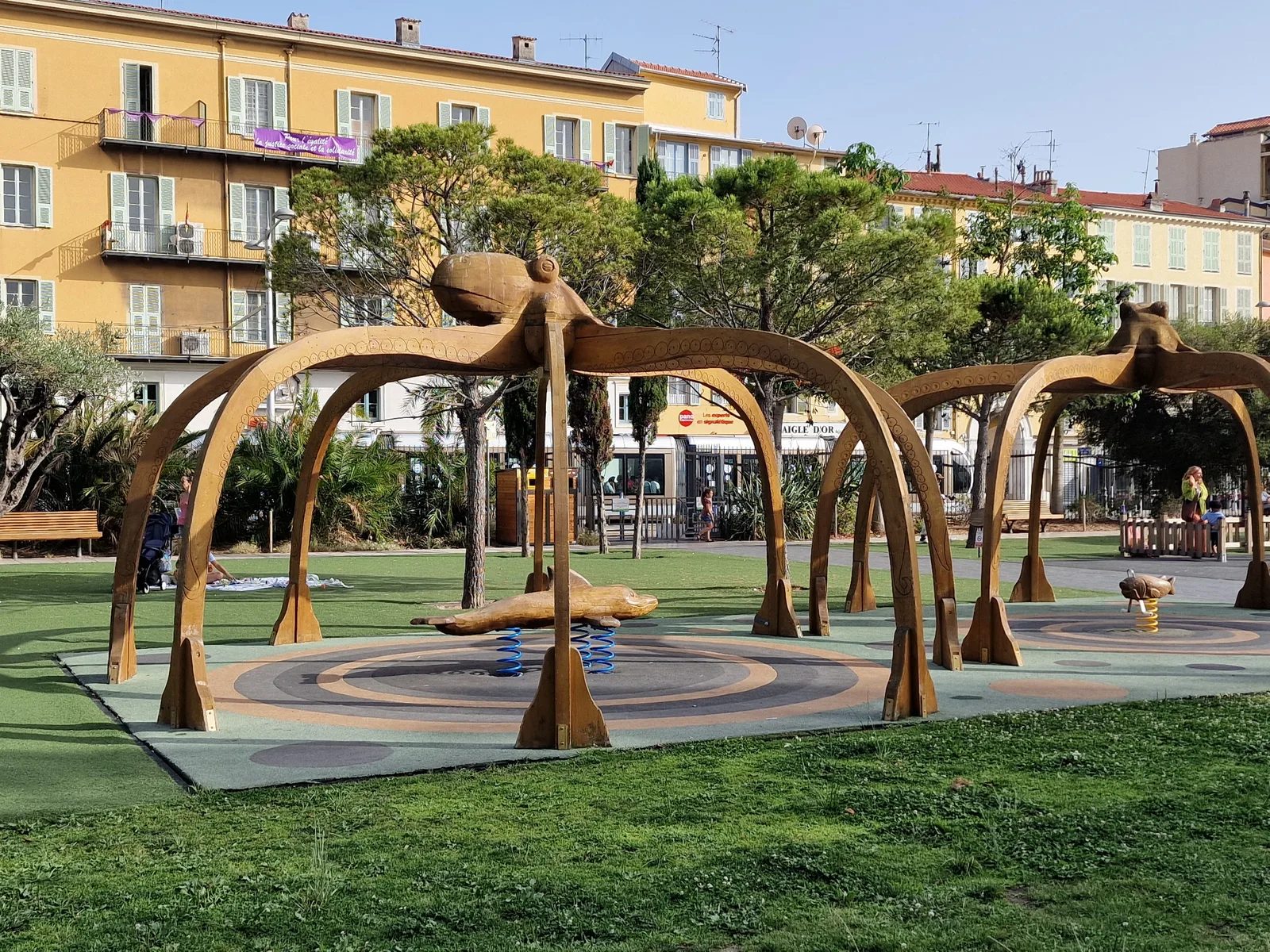 Details at Kid's playground Nice — travel photo