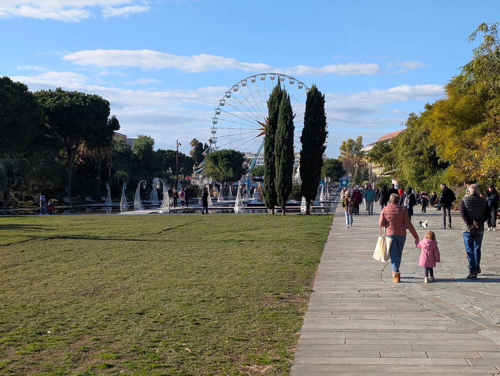 Atmosphere at La Coulée Verte Nice — travel photo