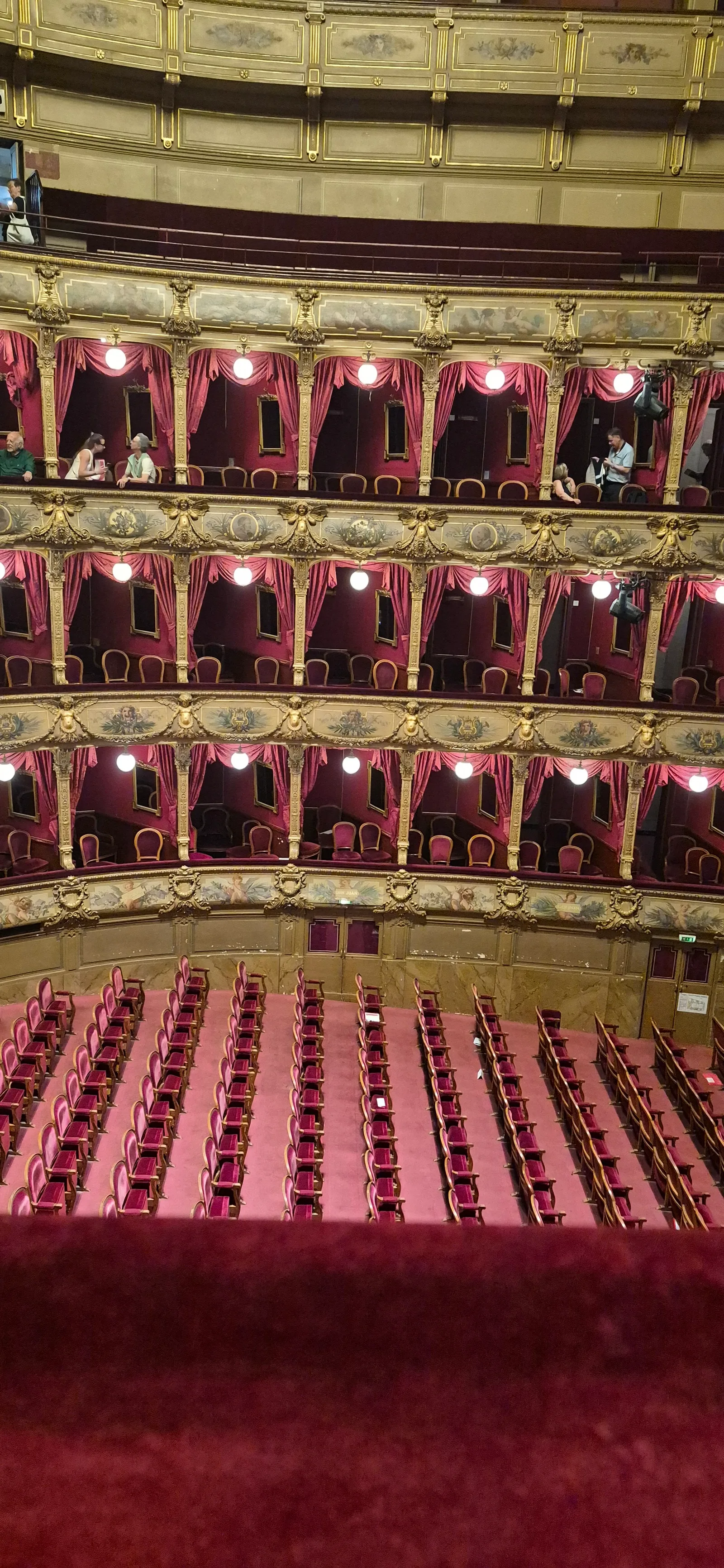 Atmosphere at Opéra de Nice Nice — travel photo