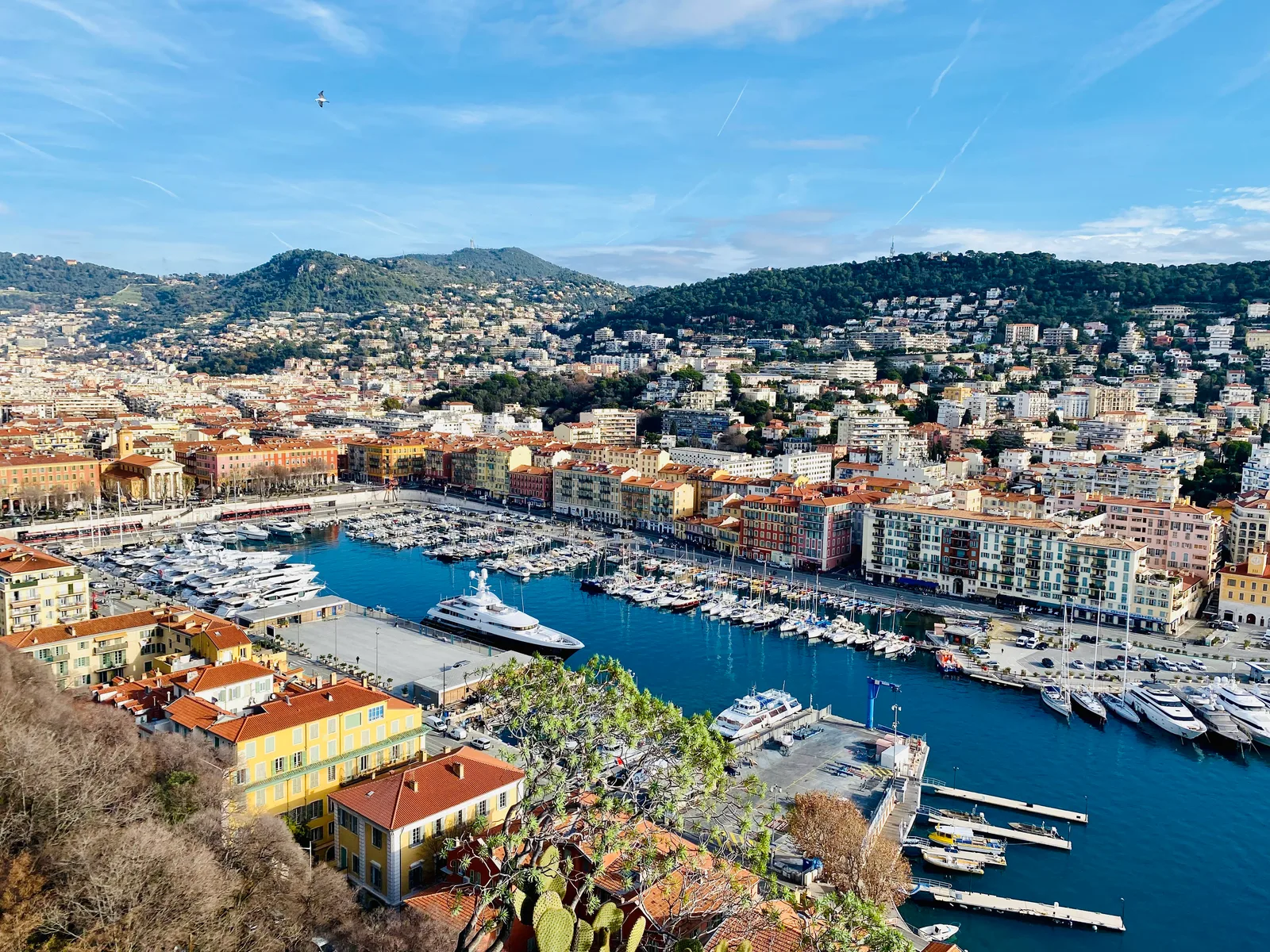 Atmosphere at Panorama Est de la Colline du Château Nice — travel photo