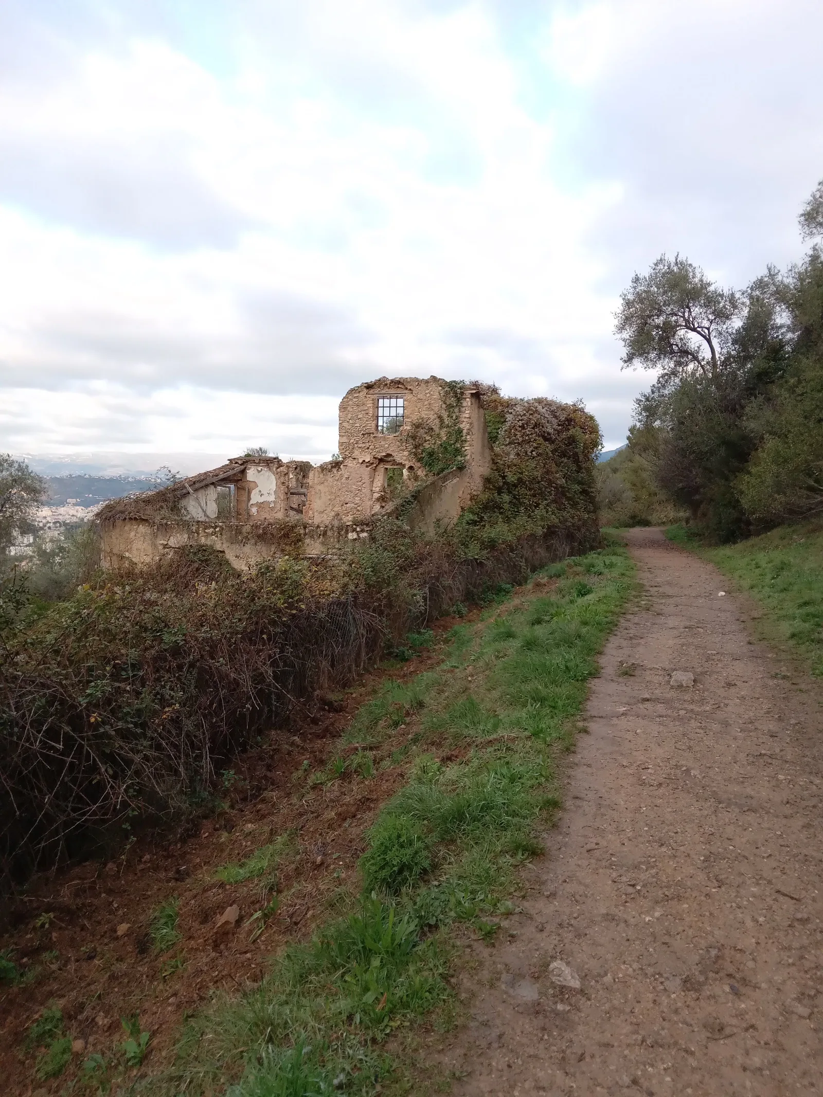 Main view at Parc du Vinaigrier Nice — travel photo