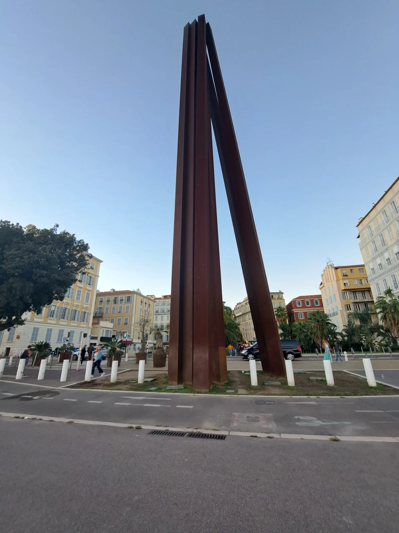 Atmosphere at The Kit Kat Nice — travel photo