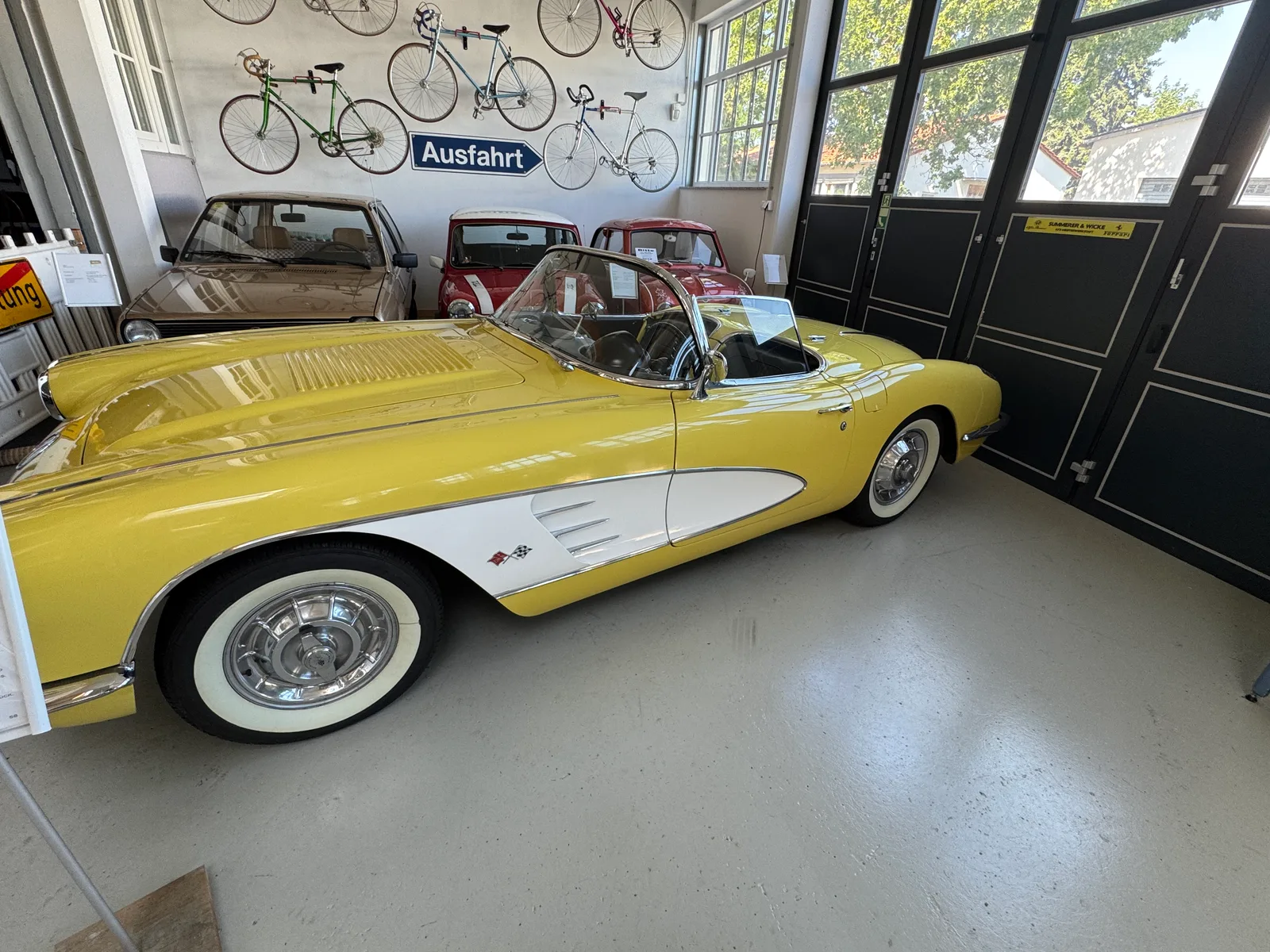 Main view at MERKS MOTOR MUSEUM (nostalgia and vintage) Nuremberg — travel photo