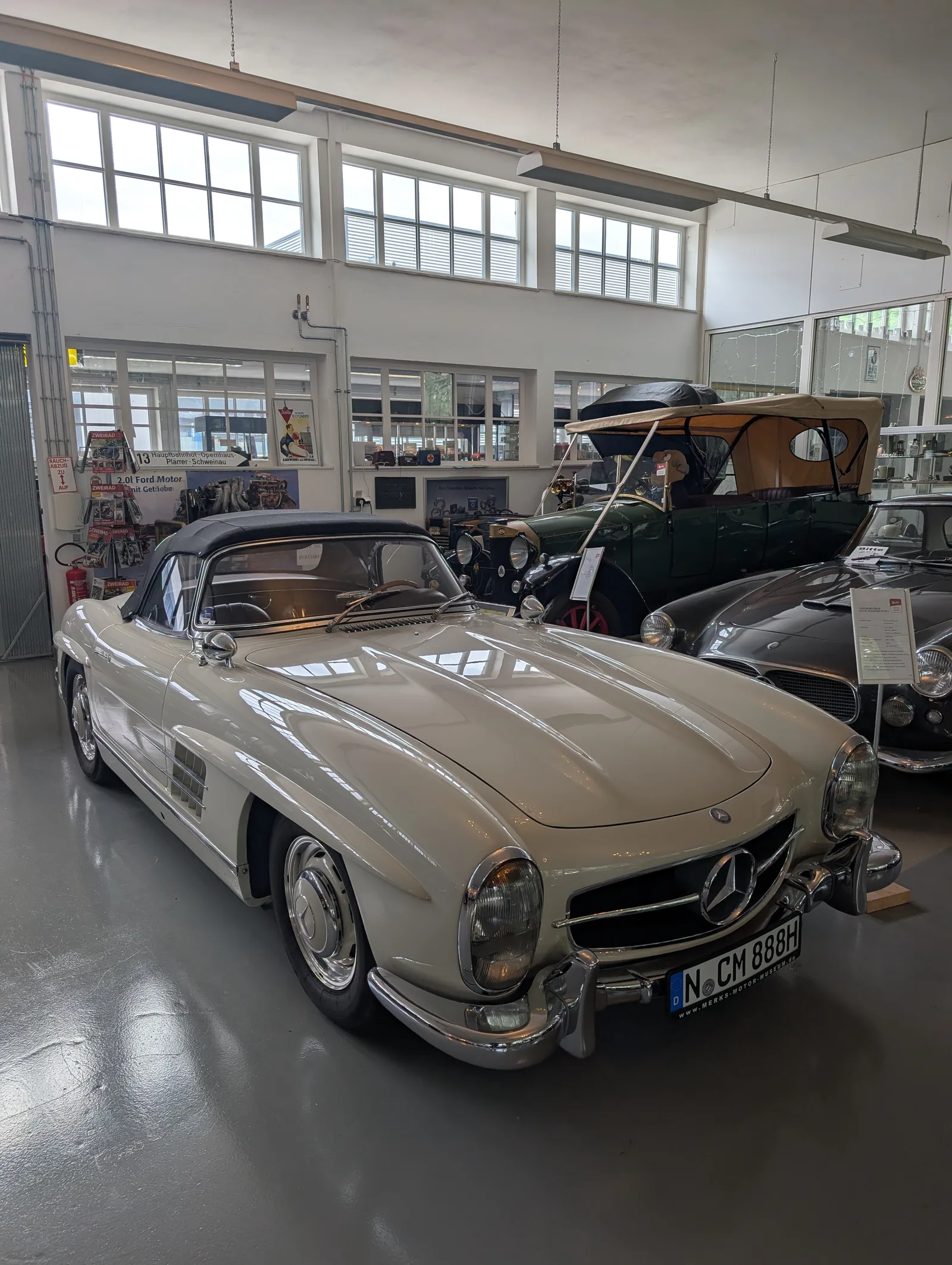 Interior at MERKS MOTOR MUSEUM (nostalgia and vintage) Nuremberg — travel photo