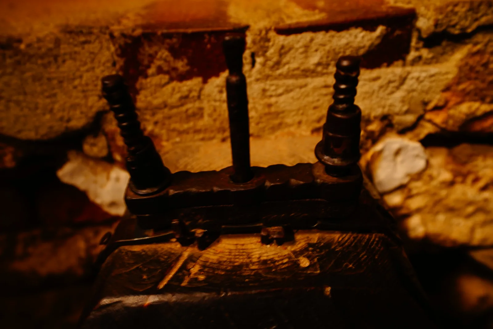 Details at Mittelalterliche Lochgefängnisse Nuremberg — travel photo