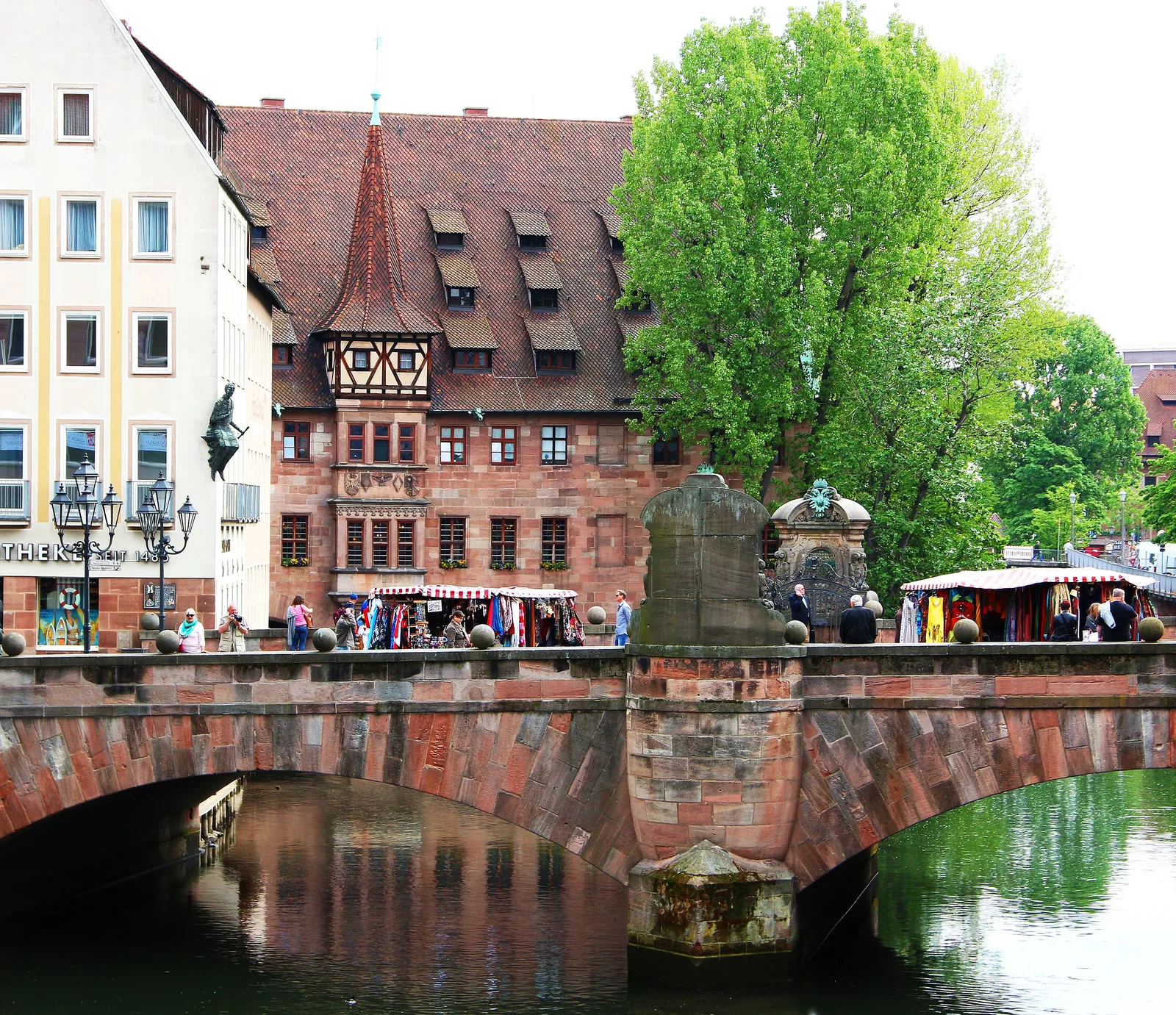 Details at Museumsbrücke Nuremberg — travel photo