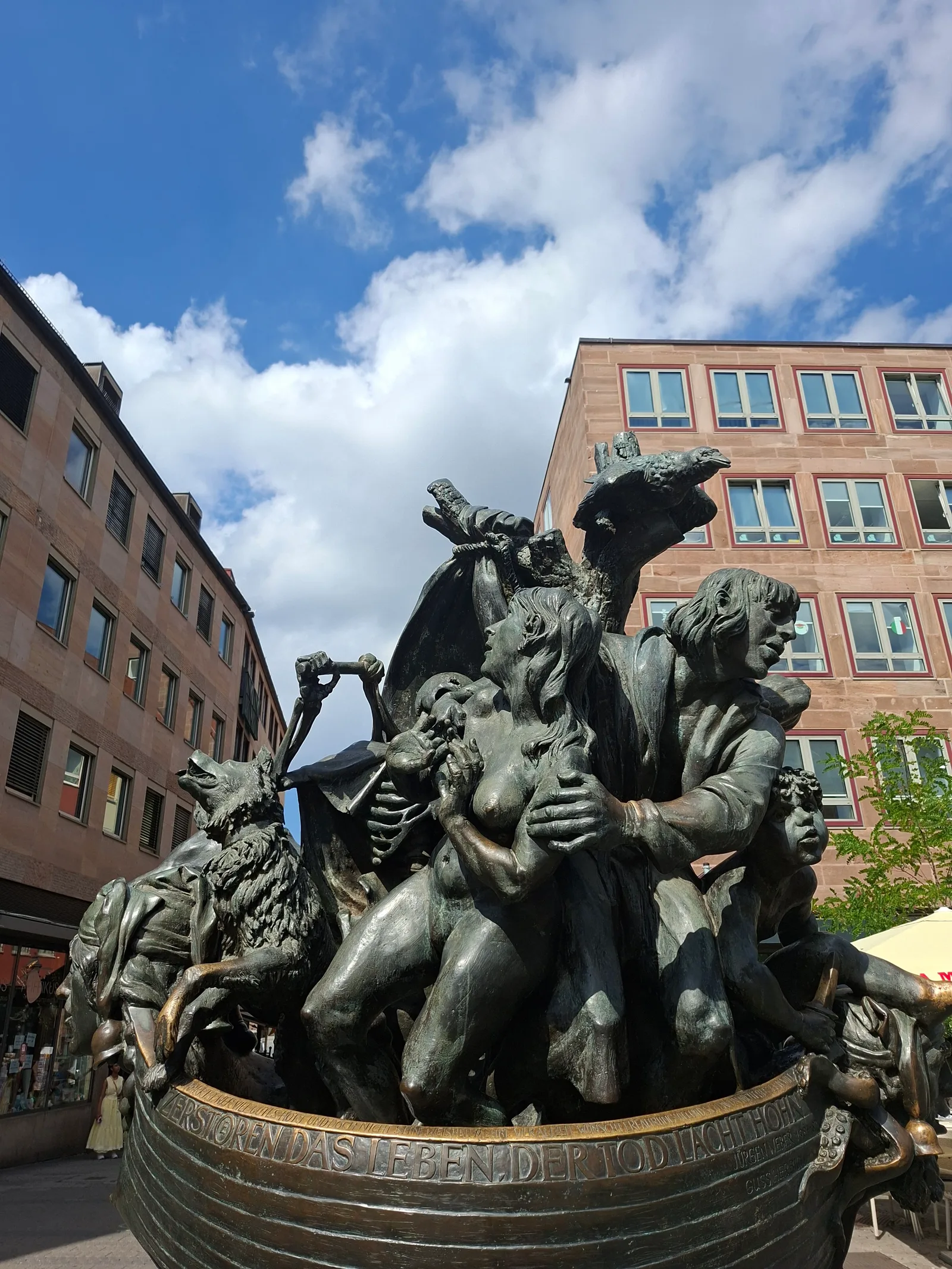 Main view at Narrenschiffbrunnen Nuremberg — travel photo