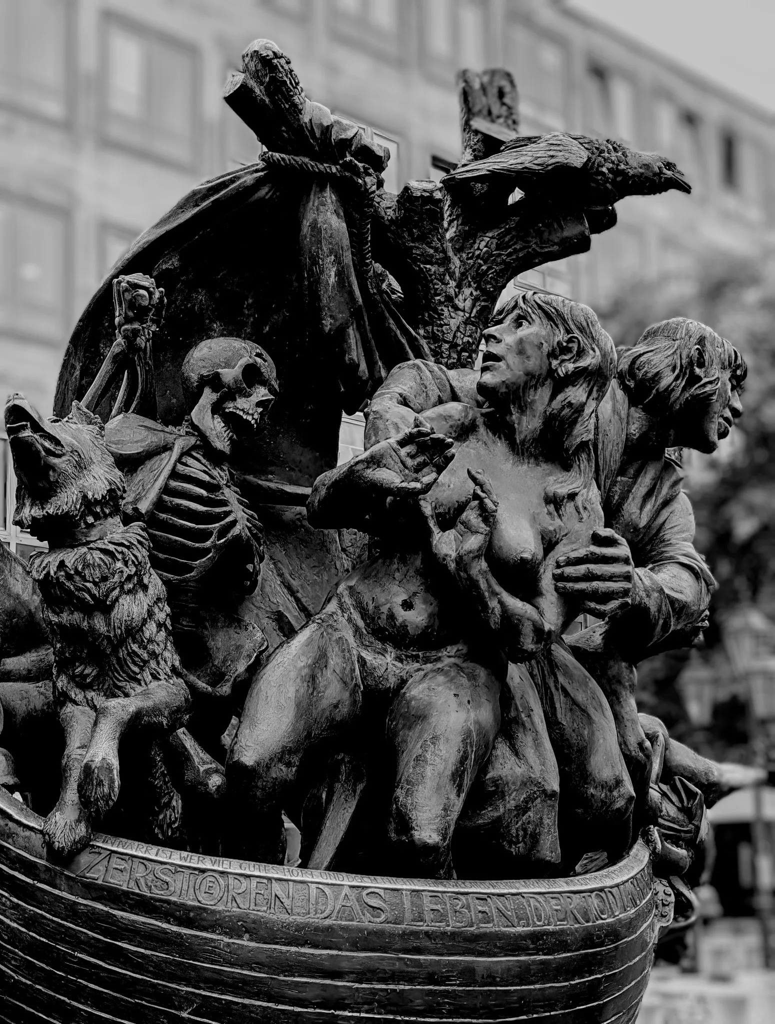 Details at Narrenschiffbrunnen Nuremberg — travel photo