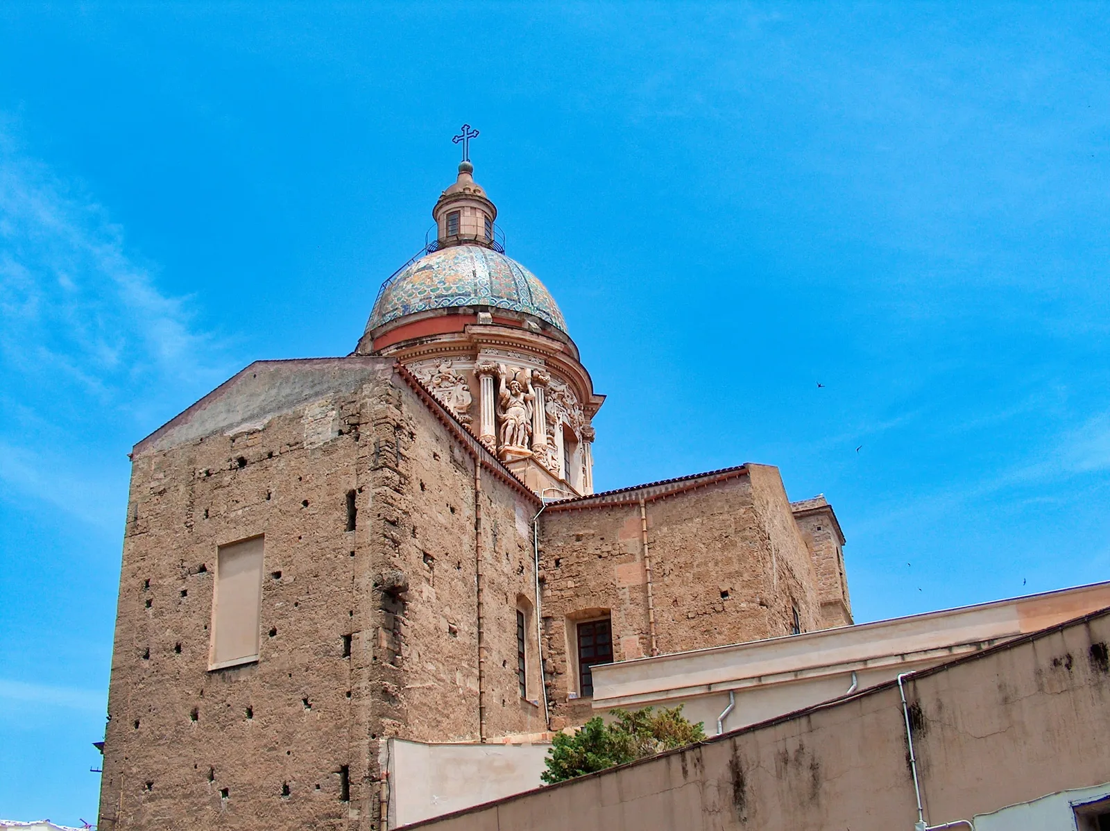 Atmosphere at Fontana Pretoria Palermo — travel photo