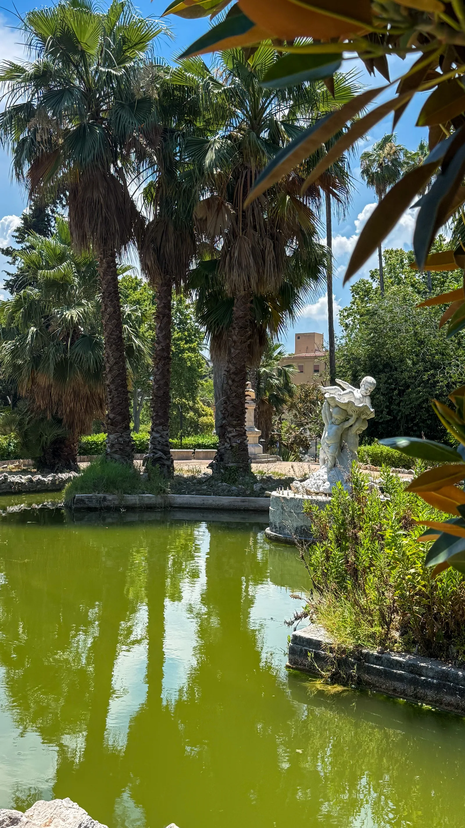 Details at Parco Piersanti Mattarella (Giardino Inglese) Palermo — travel photo