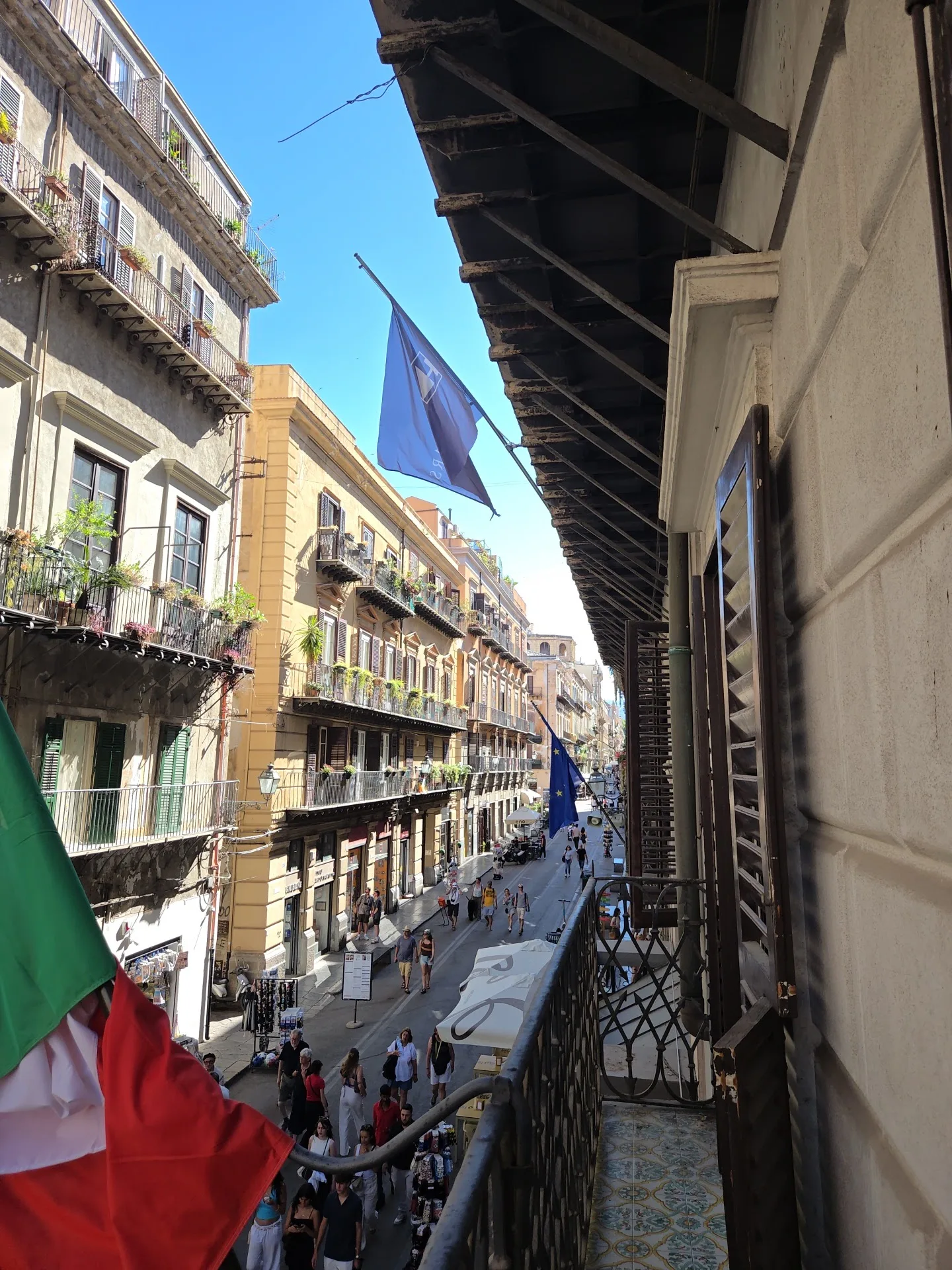 Atmosphere at Porta Nuova Palermo — travel photo
