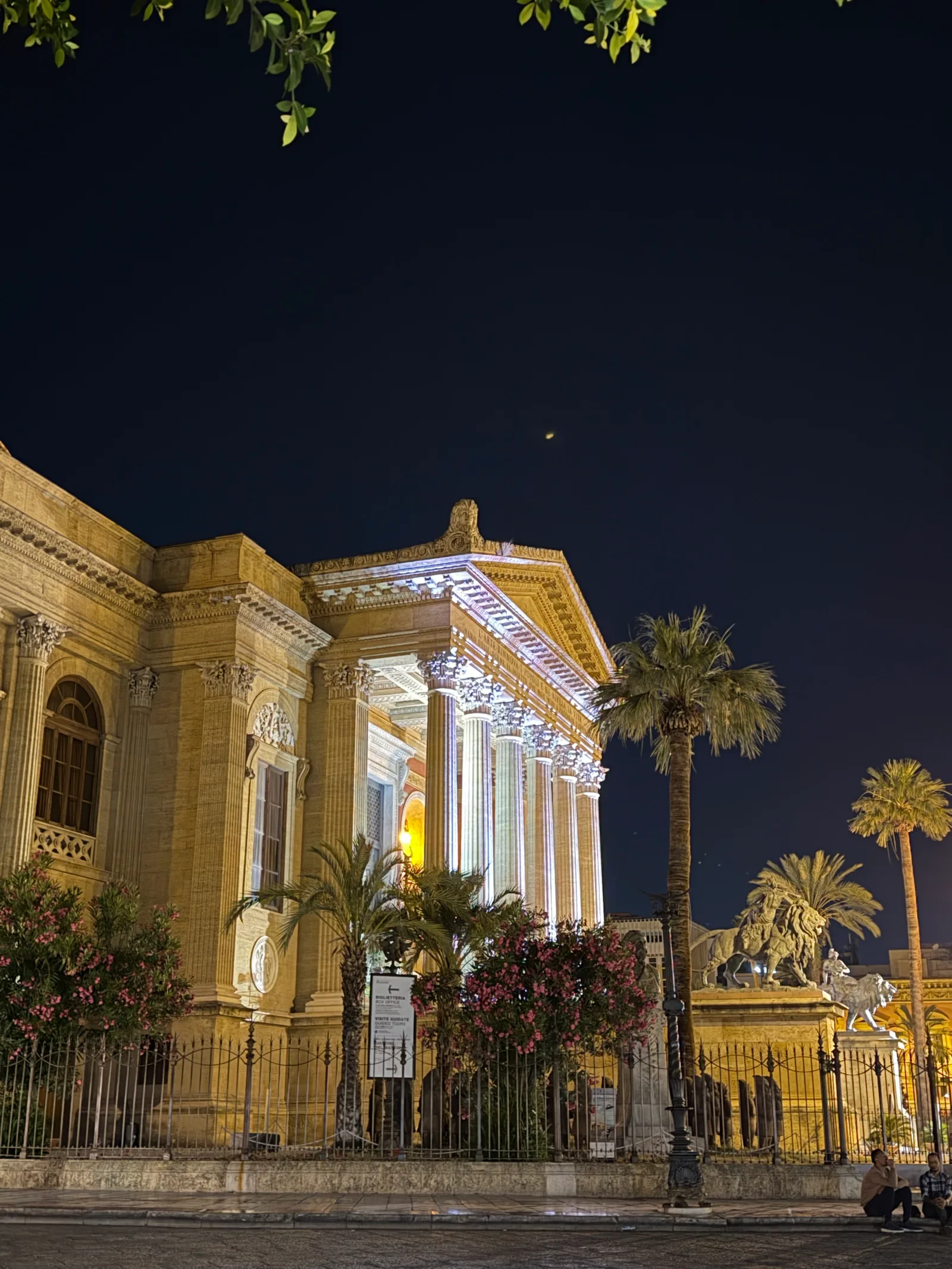 Atmosphere at Teatro Massimo di Palermo Palermo — travel photo