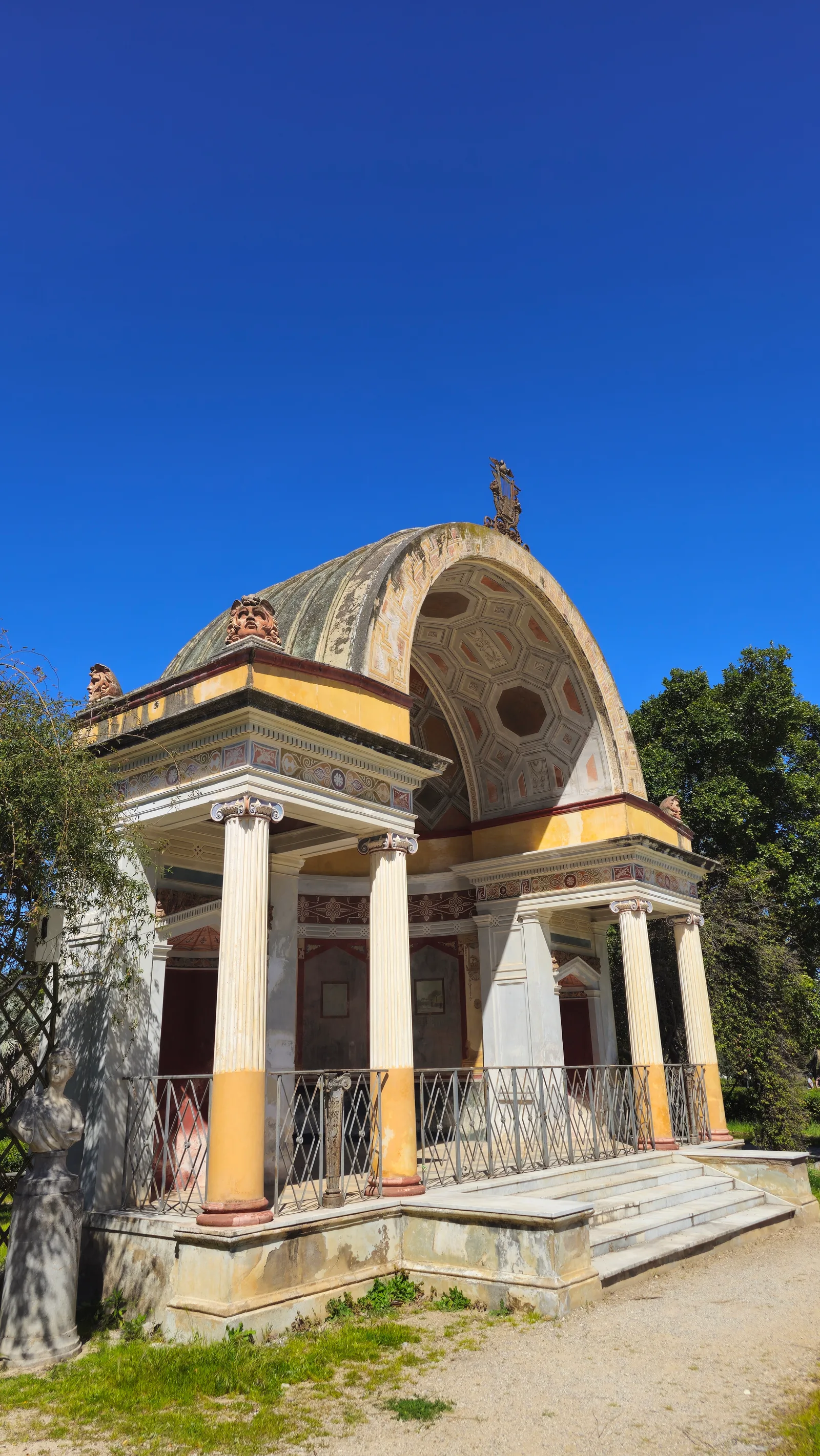 Atmosphere at Villa Giulia Palermo — travel photo