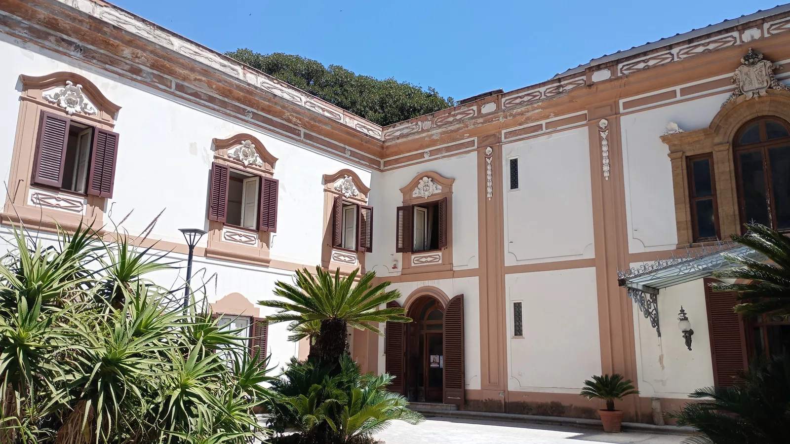 Atmosphere at Villa Trabia Palermo — travel photo