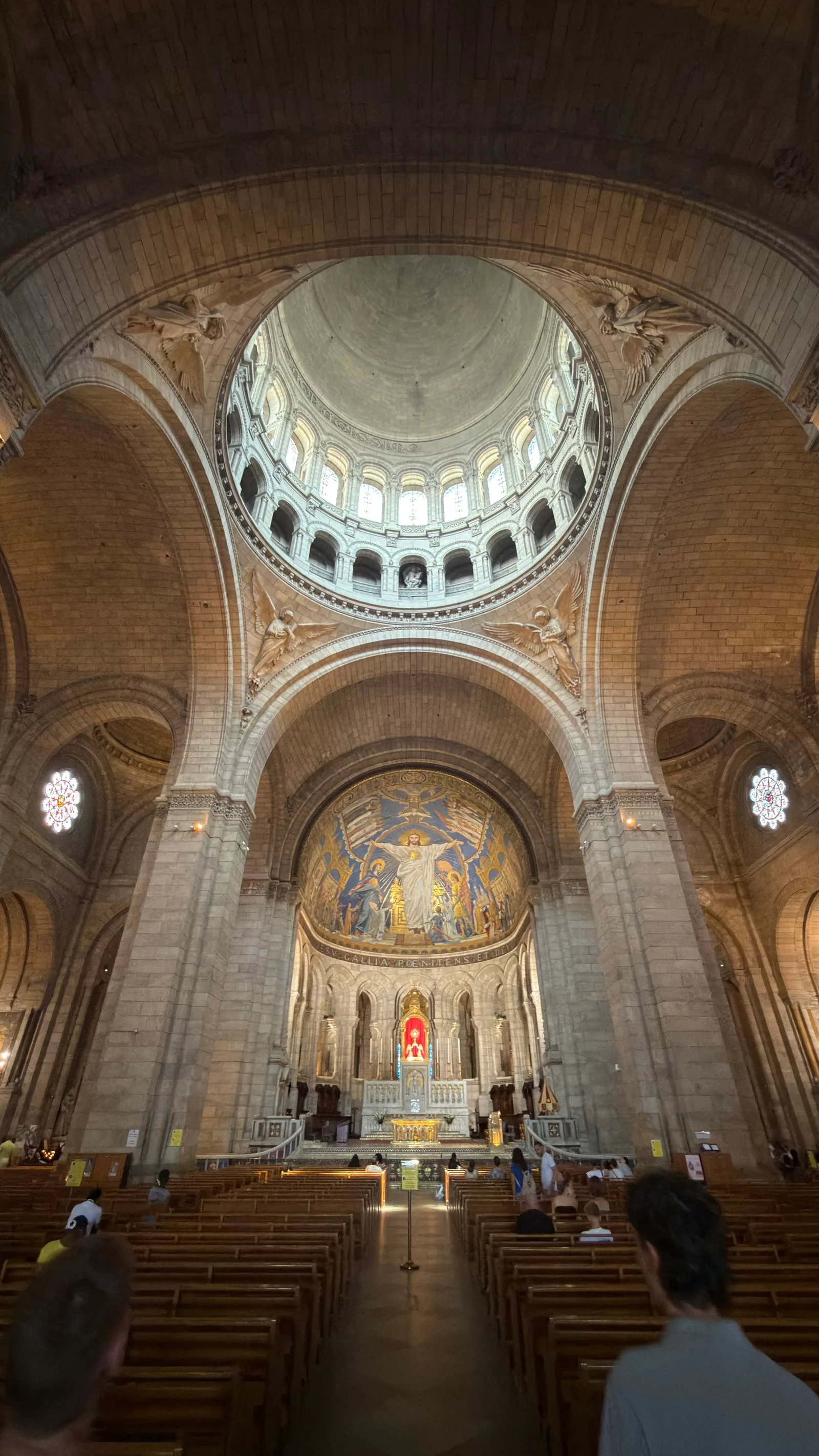 Details at Basilique du Sacré-Cœur de Montmartre Paris — travel photo