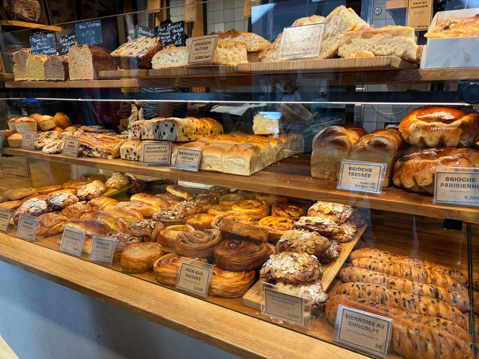 Atmosphere at Boulangerie-Pâtisserie Terroirs d'Avenir Paris — travel photo