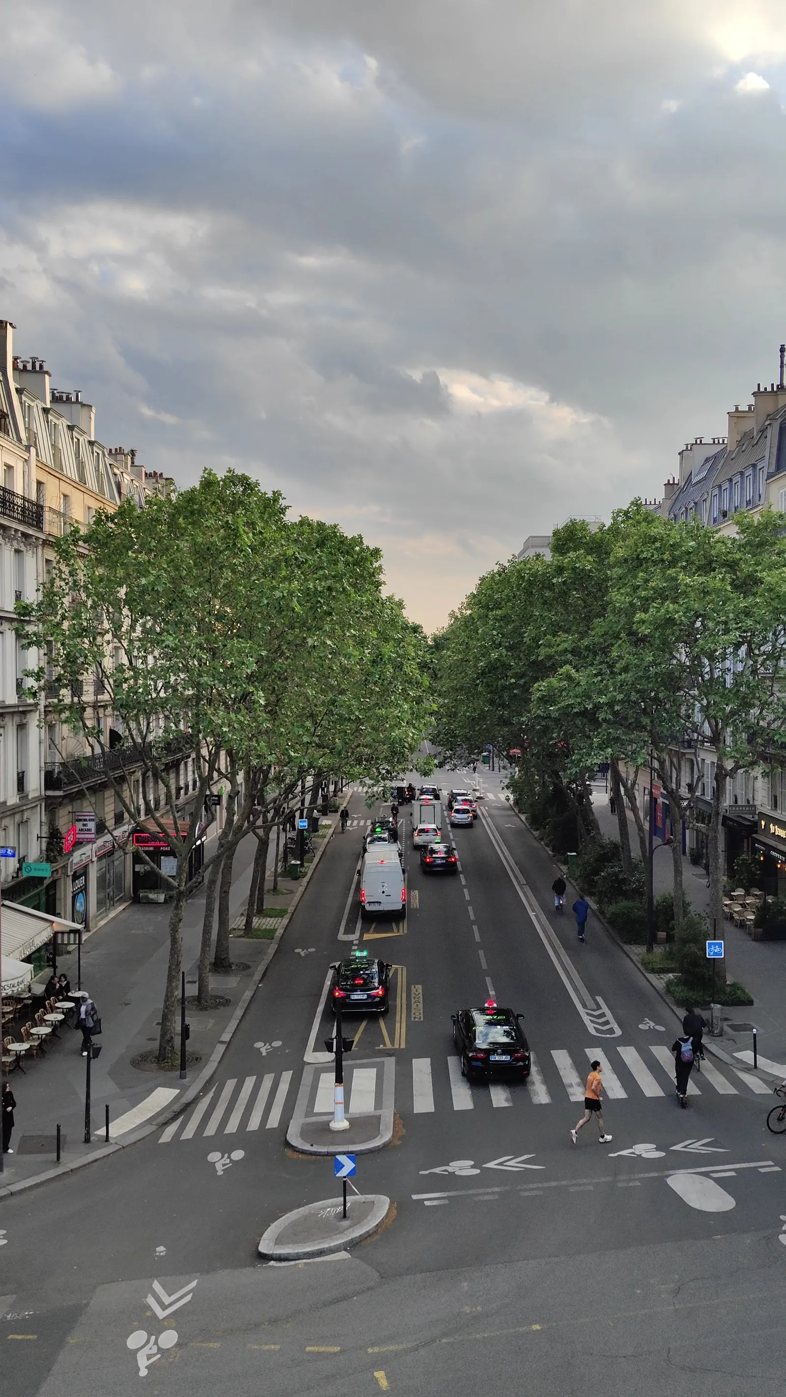 Details at Coulée Verte René-Dumont Paris — travel photo