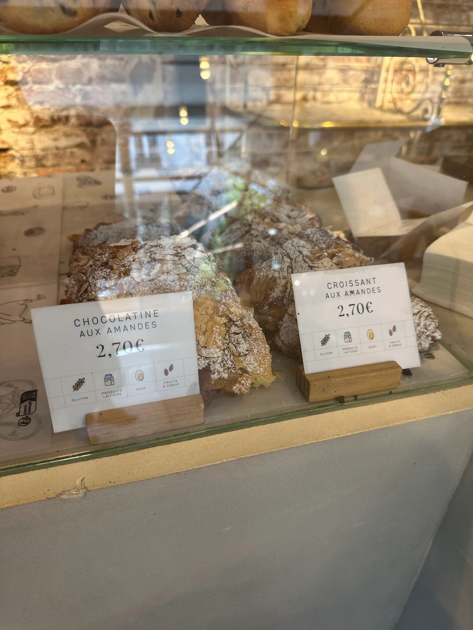 Details at Leonie Bakery Paris — travel photo