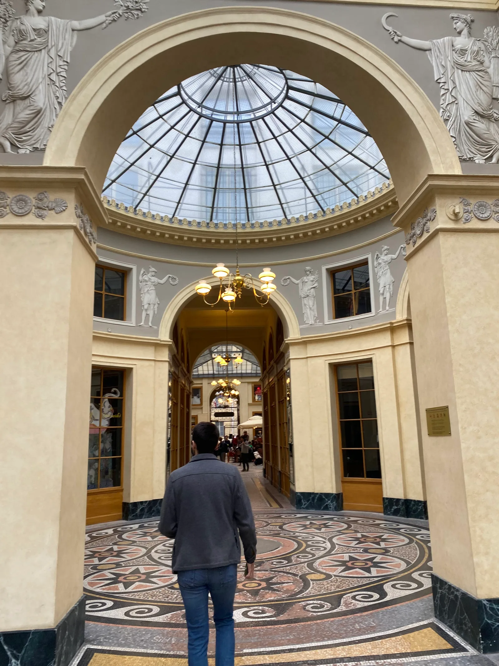 Atmosphere at Les Passages Couverts de Paris 1 Paris — travel photo