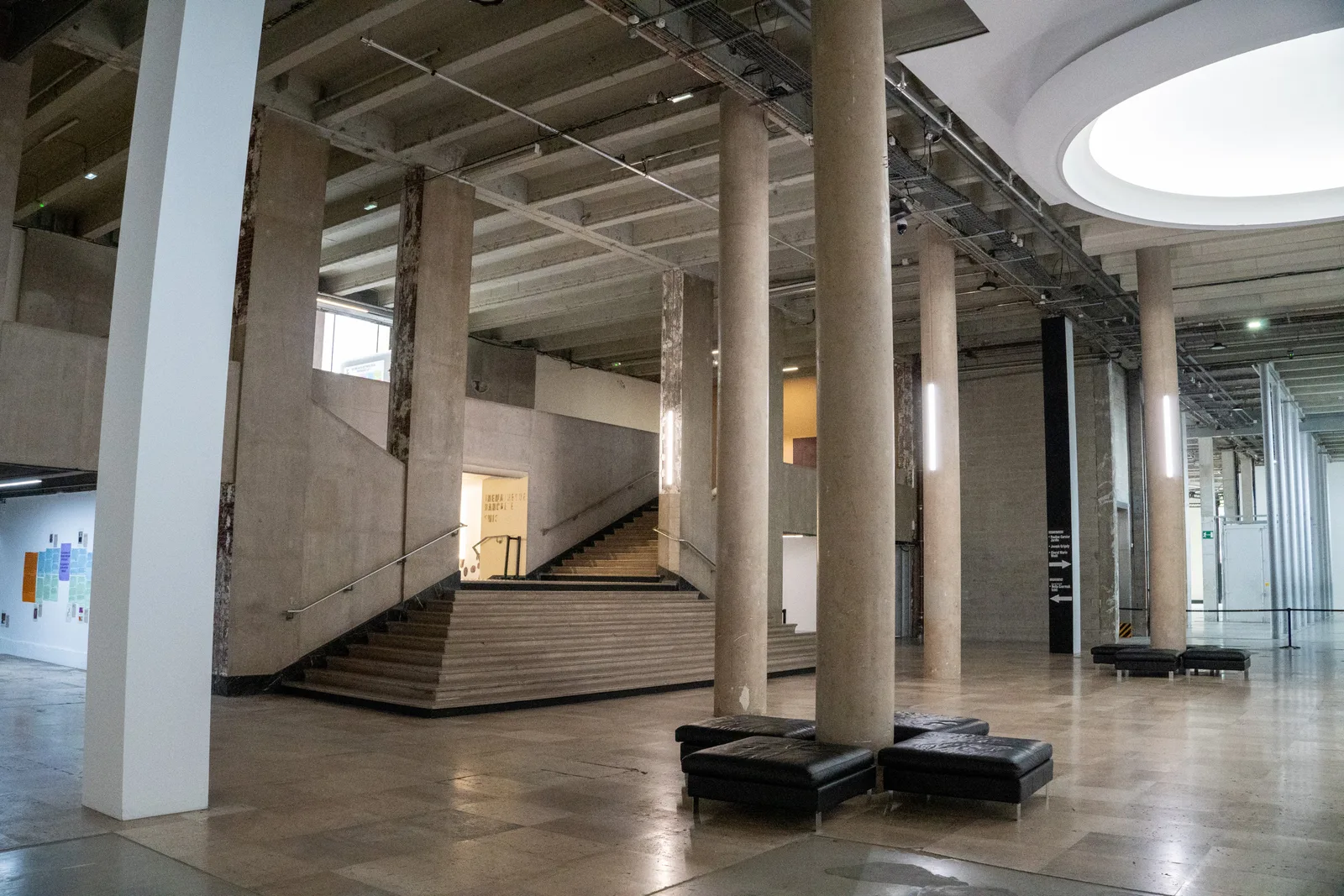 Atmosphere at Palais de Tokyo Paris — travel photo
