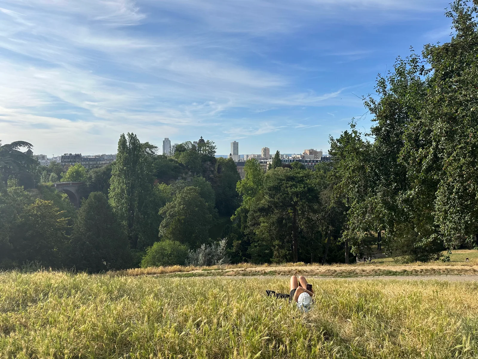 Atmosphere at Parc des Buttes-Chaumont Paris — travel photo