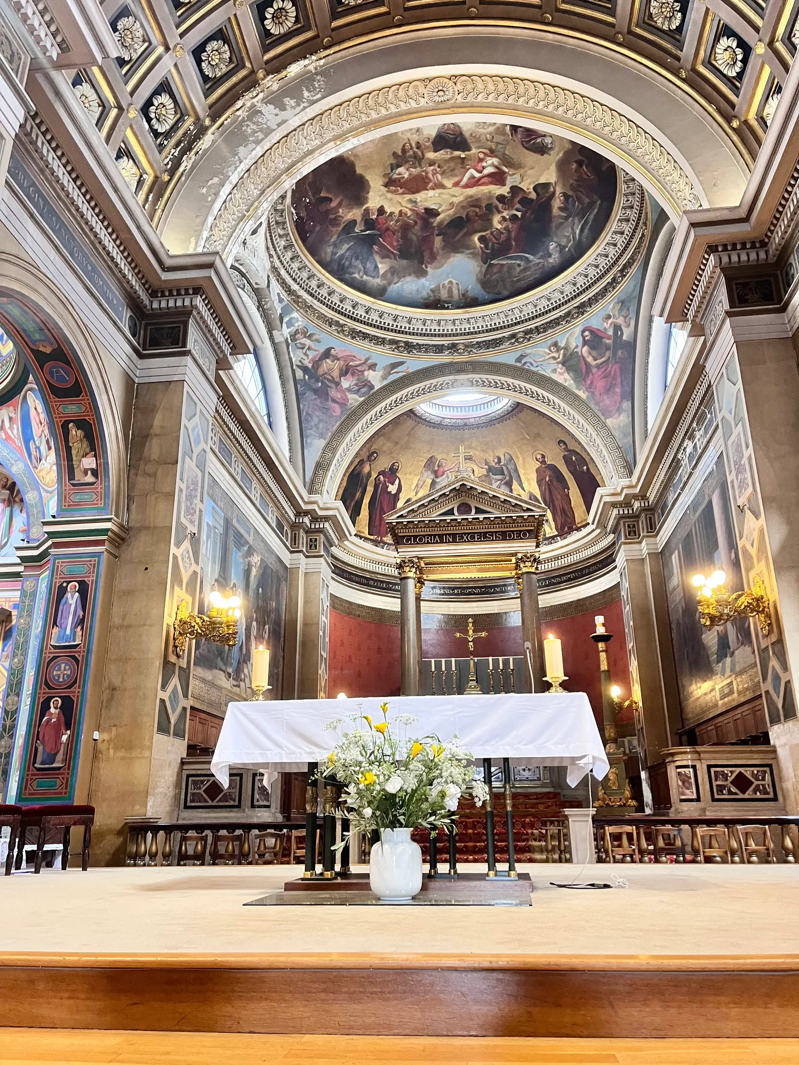 Atmosphere at Paroisse Notre-Dame de Lorette Paris — travel photo