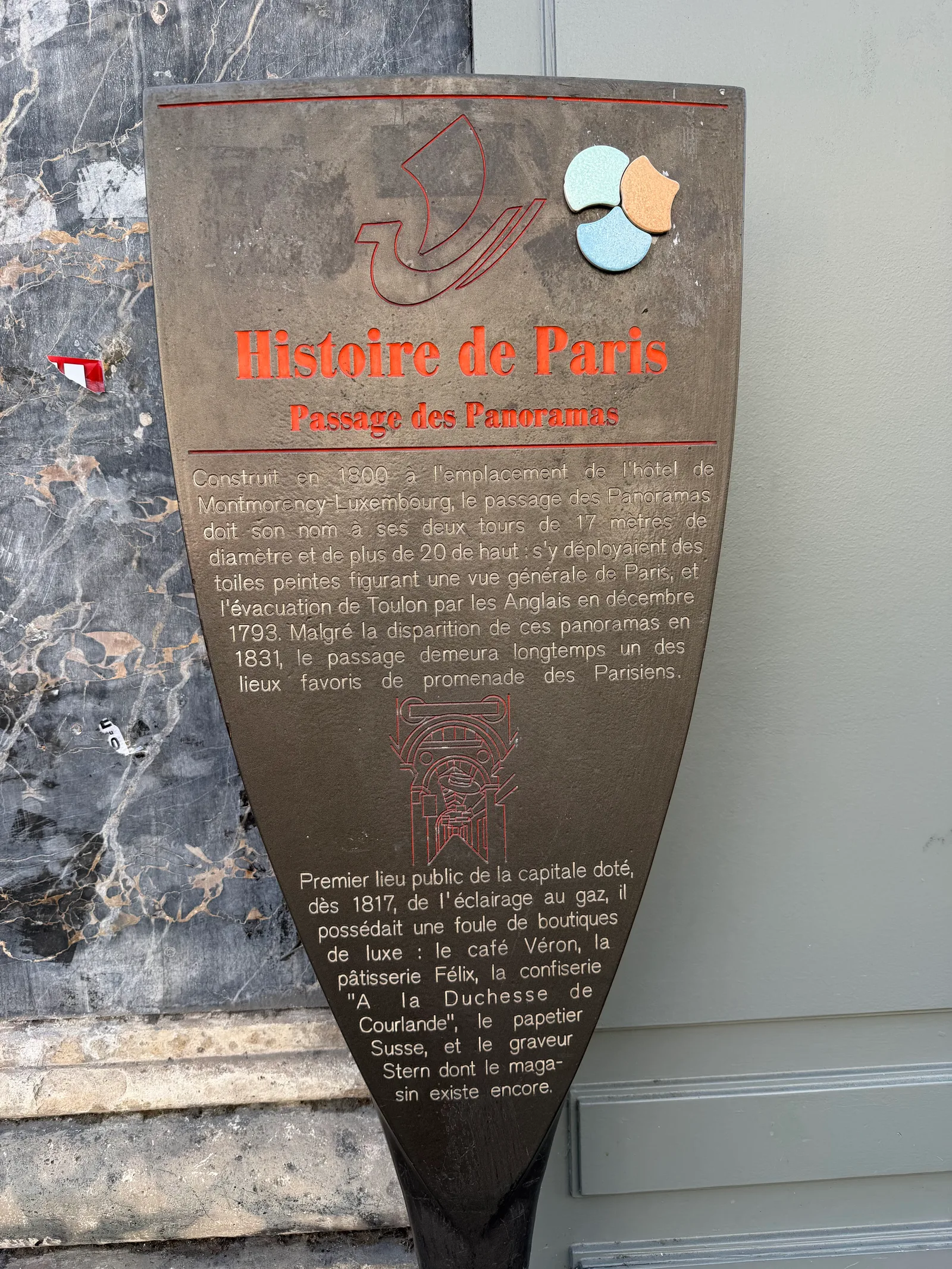 Atmosphere at Passage des Panoramas Paris — travel photo