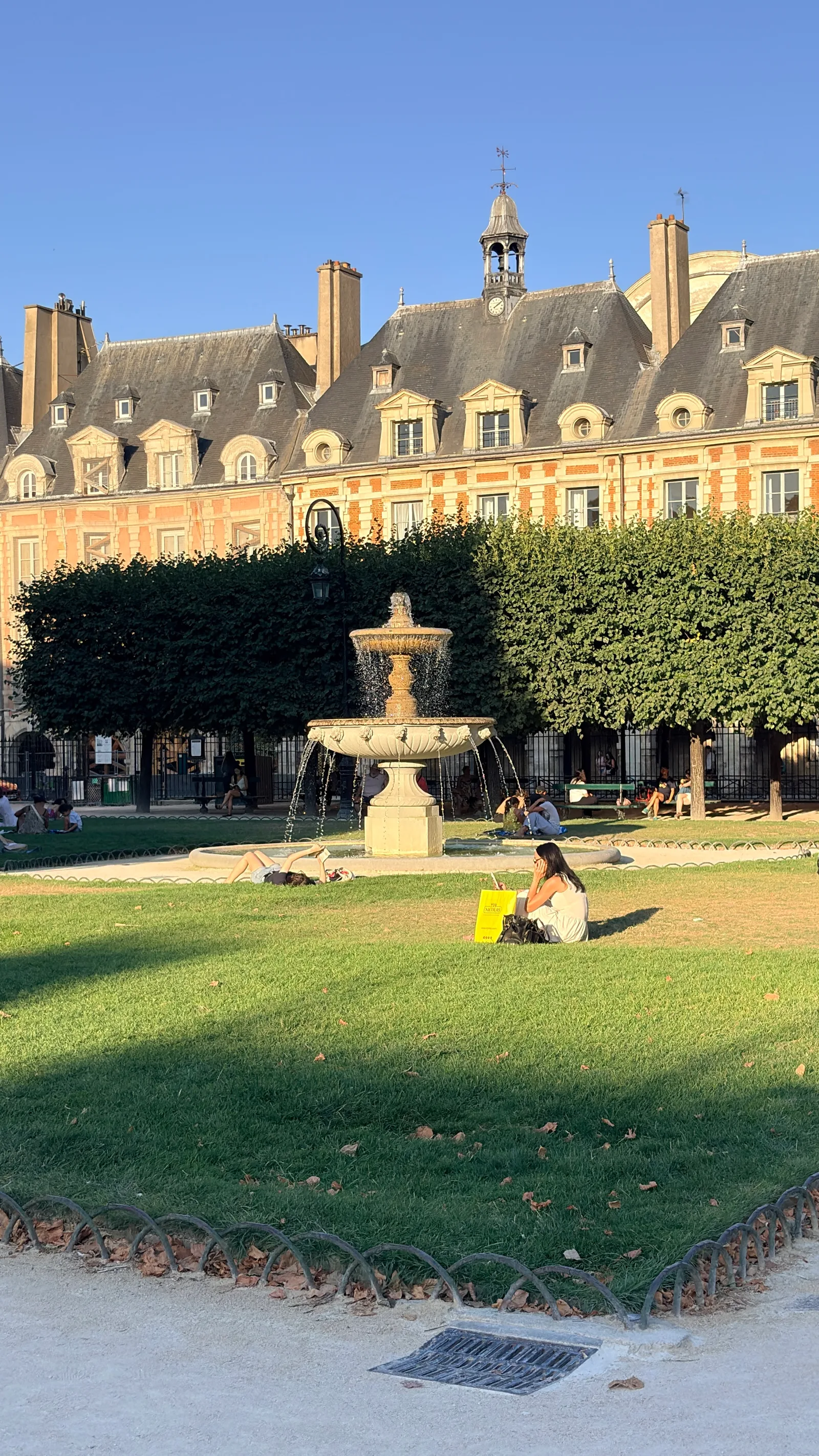 Main view at Place des Vosges Paris — travel photo