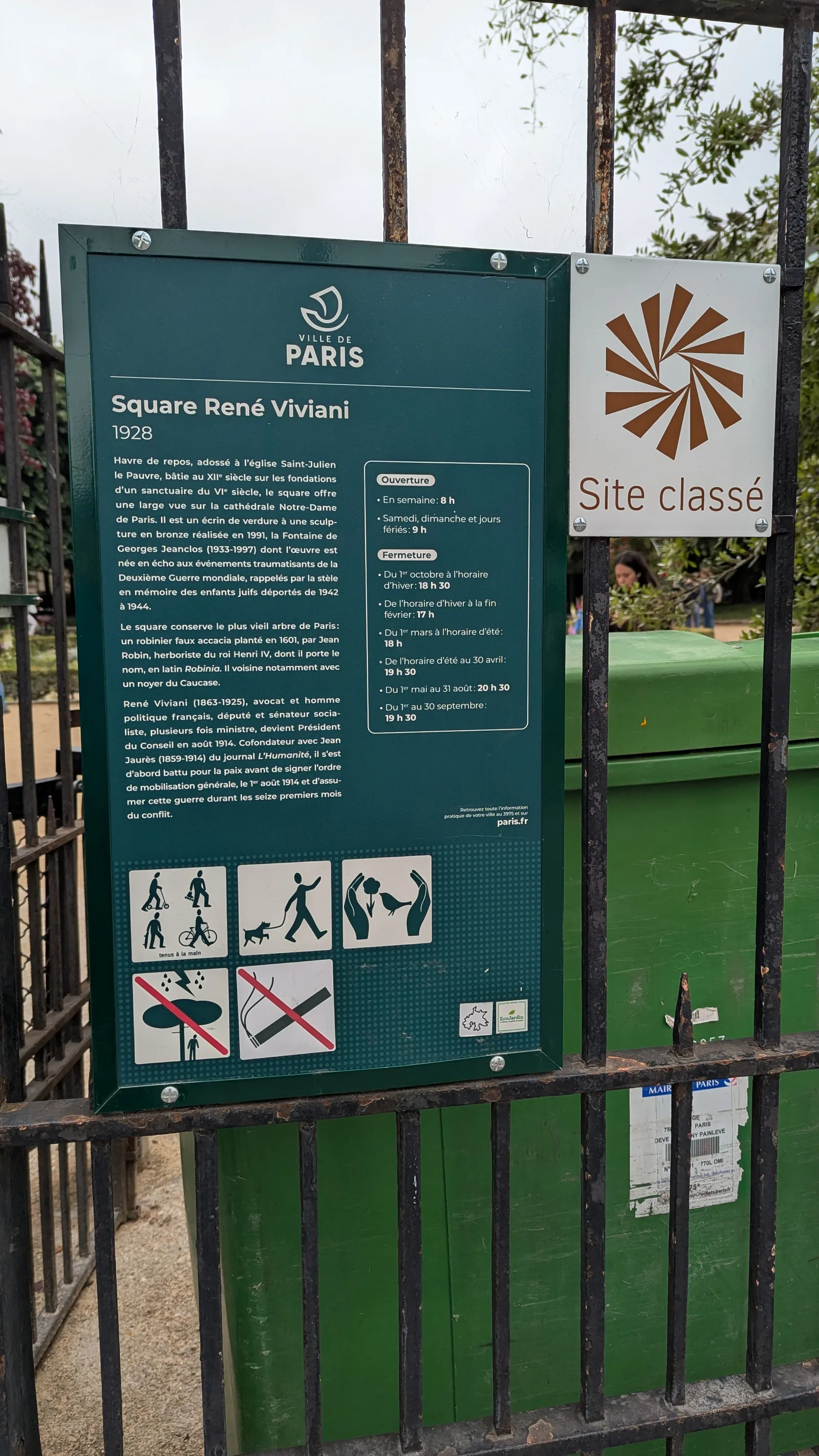 Main view at Square René Viviani Paris — travel photo