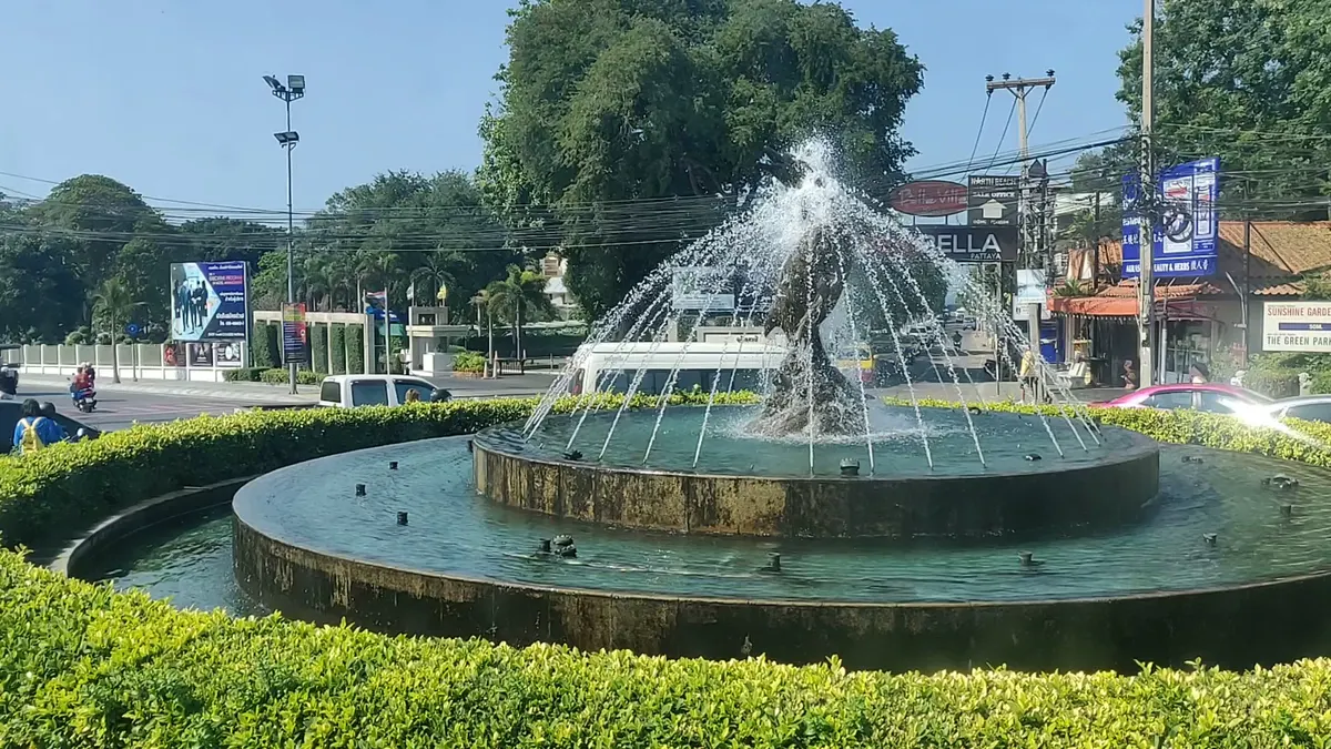 Main view at Dolphin Circle Pattaya — travel photo