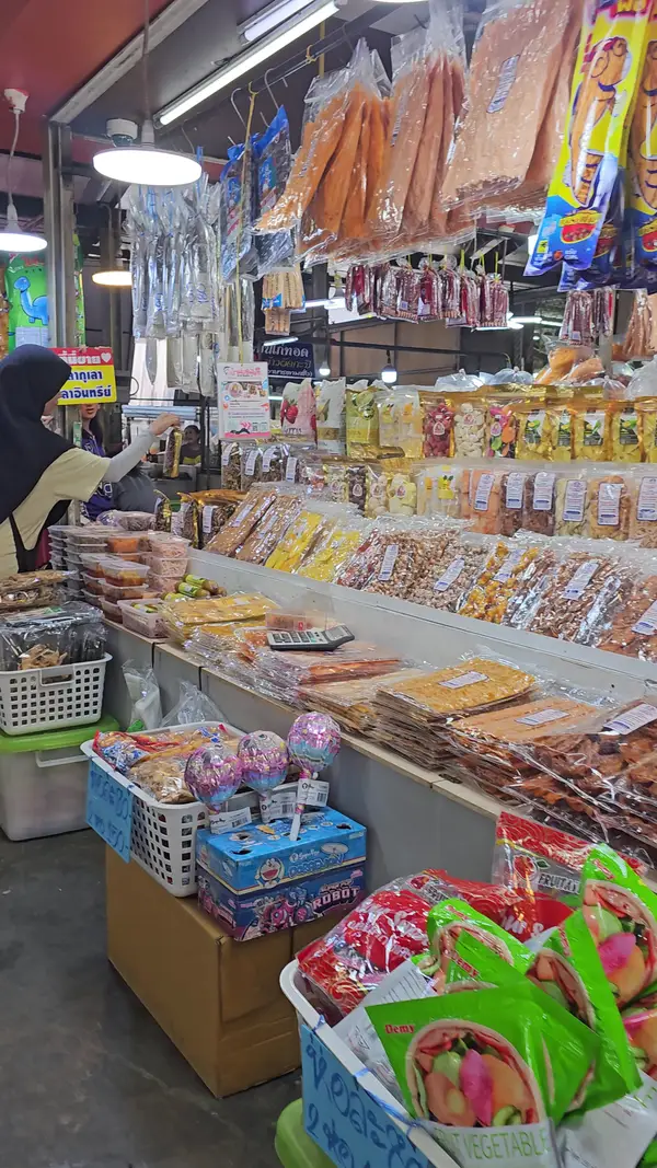 Interior at Lan Pho Na Kluea Market Pattaya — travel photo