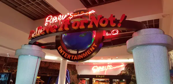 Atmosphere at Royal Garden Plaza Pattaya — travel photo