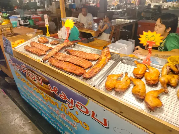 Atmosphere at Thepprasit Night Market Pattaya — travel photo