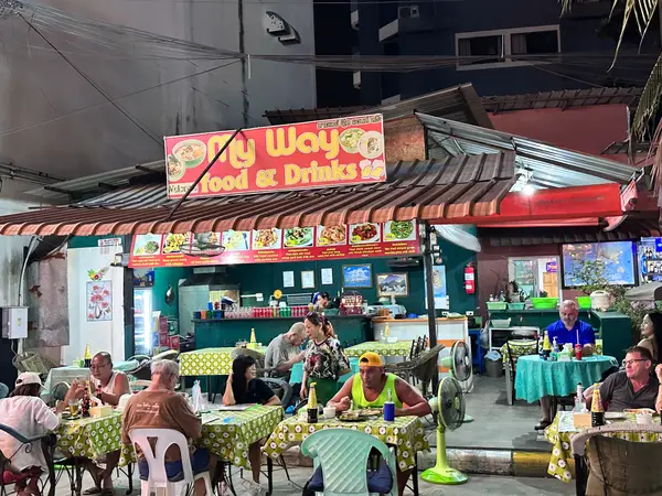 Atmosphere at Tree Town Pattaya Night Market Pattaya — travel photo