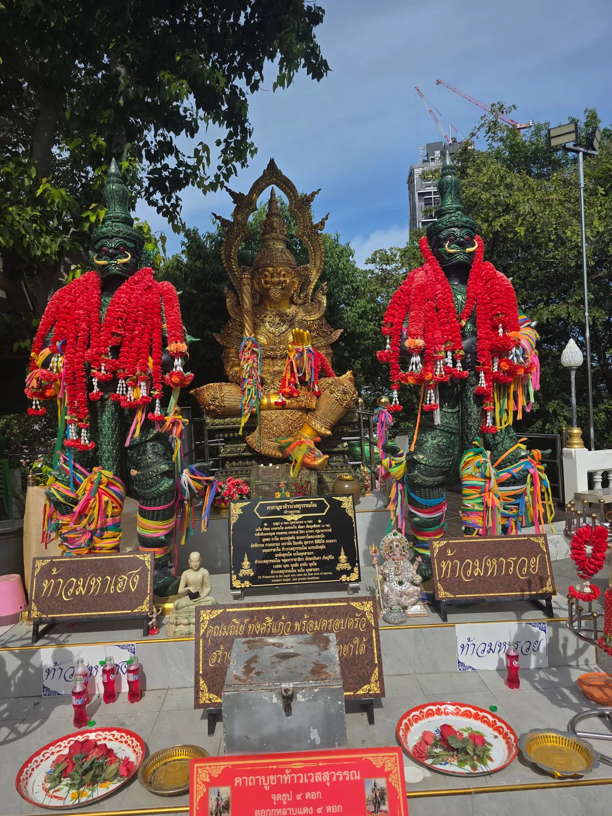 Wat Phra Yai