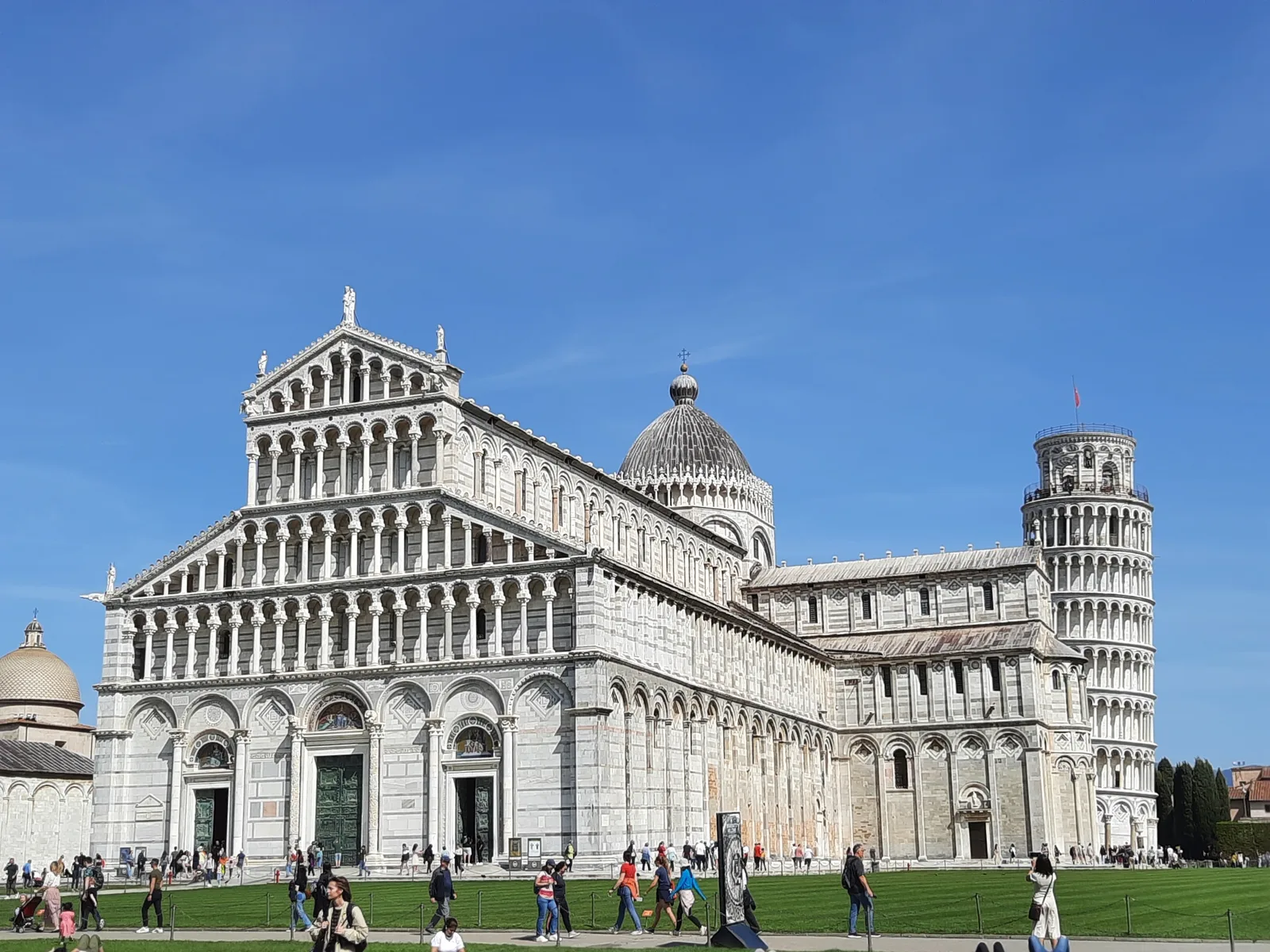 Interior at Battistero di San Giovanni Pisa — travel photo