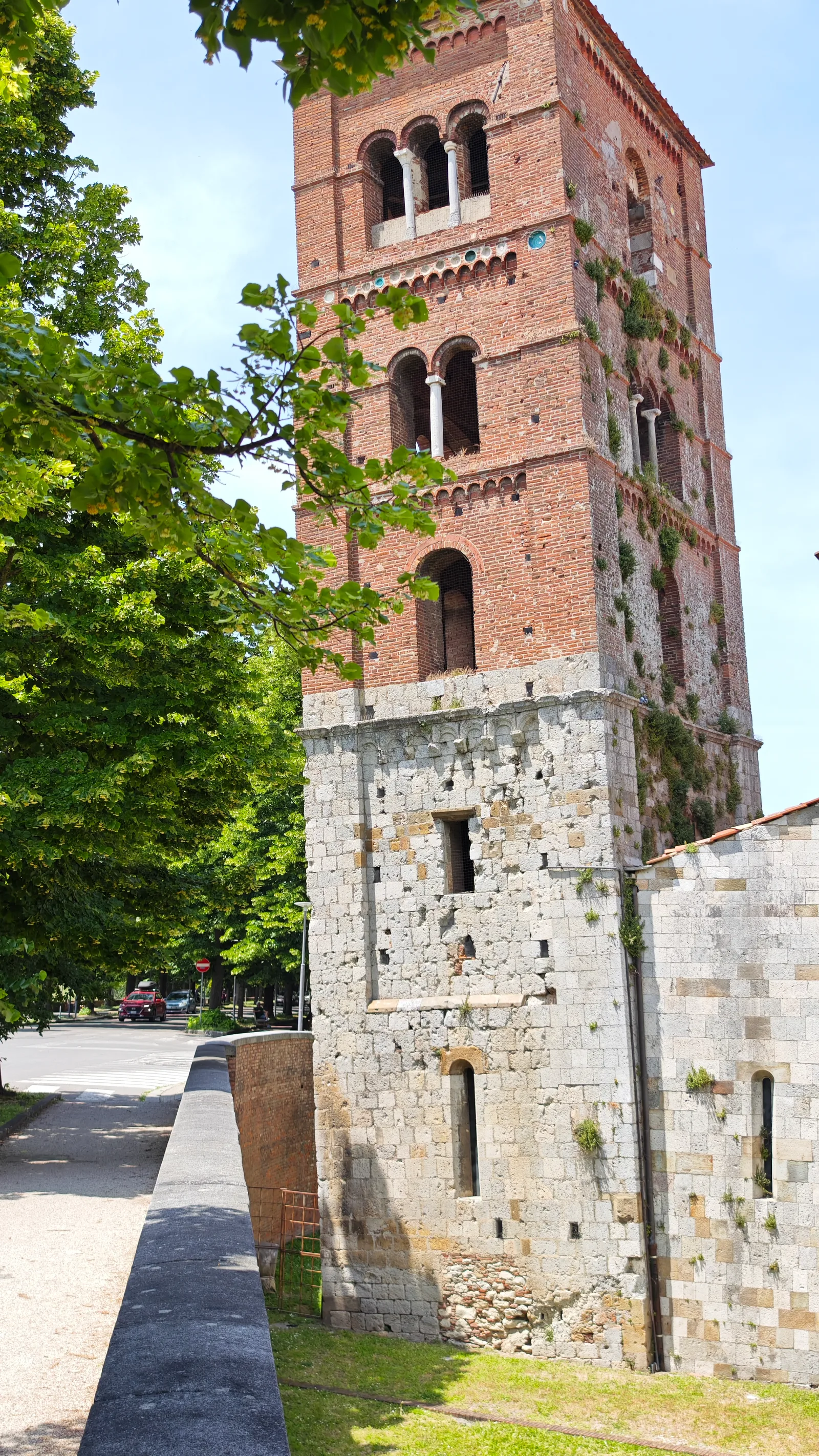 Details at Chiesa di San Michele degli Scalzi Pisa — travel photo
