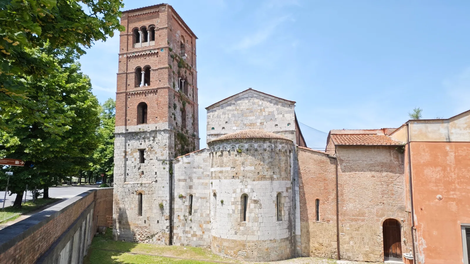 Atmosphere at Chiesa di San Michele degli Scalzi Pisa — travel photo