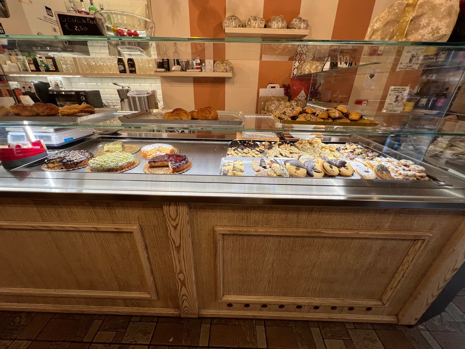 Atmosphere at Cornetteria Pusanti Pisa Pisa — travel photo