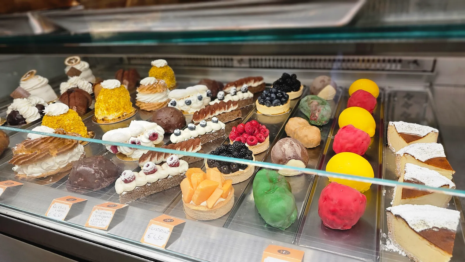 Atmosphere at ER - Pasticceria Gluten Free Pisa — travel photo