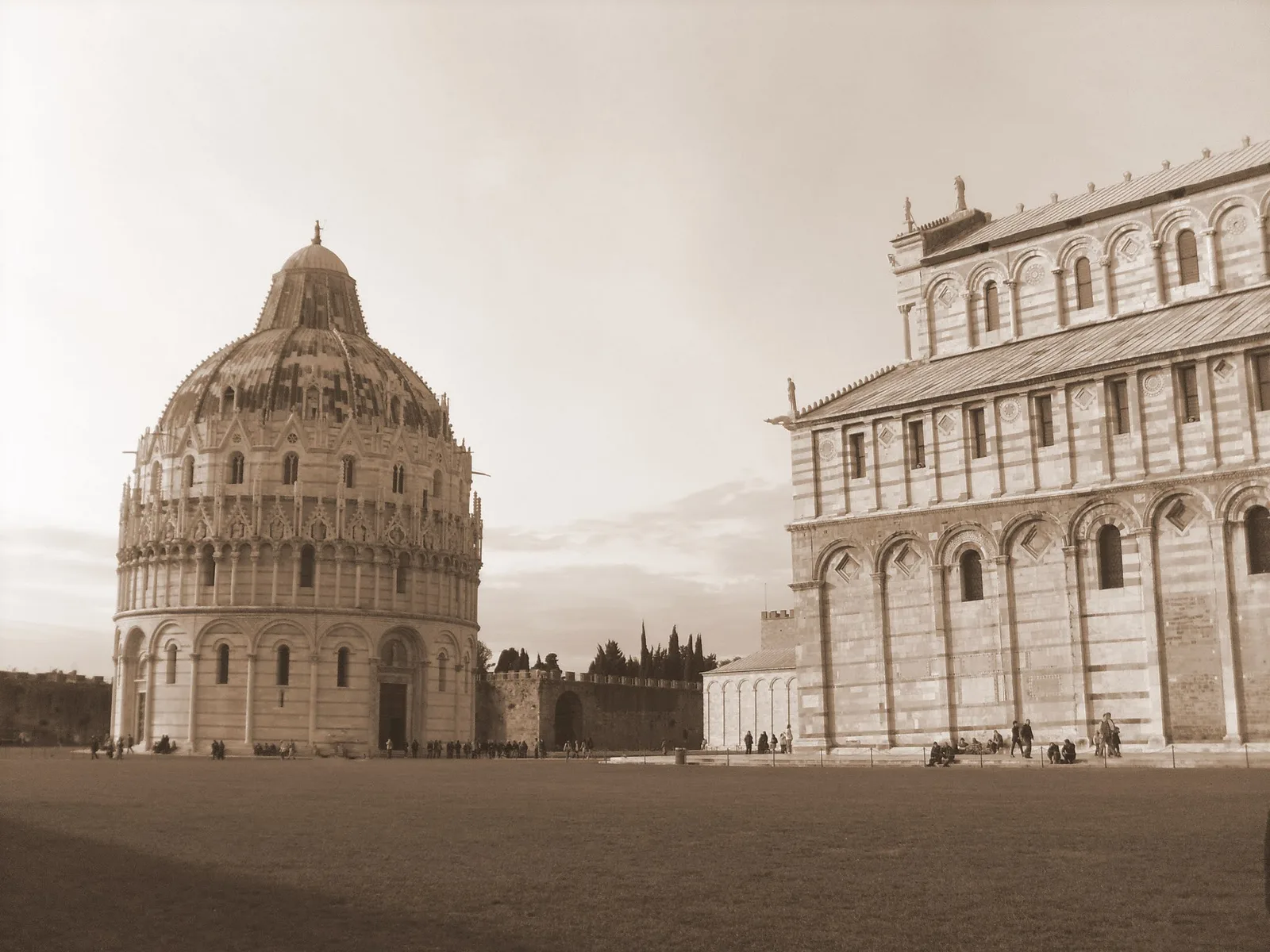 Main view at Fontana dei Putti Pisa — travel photo