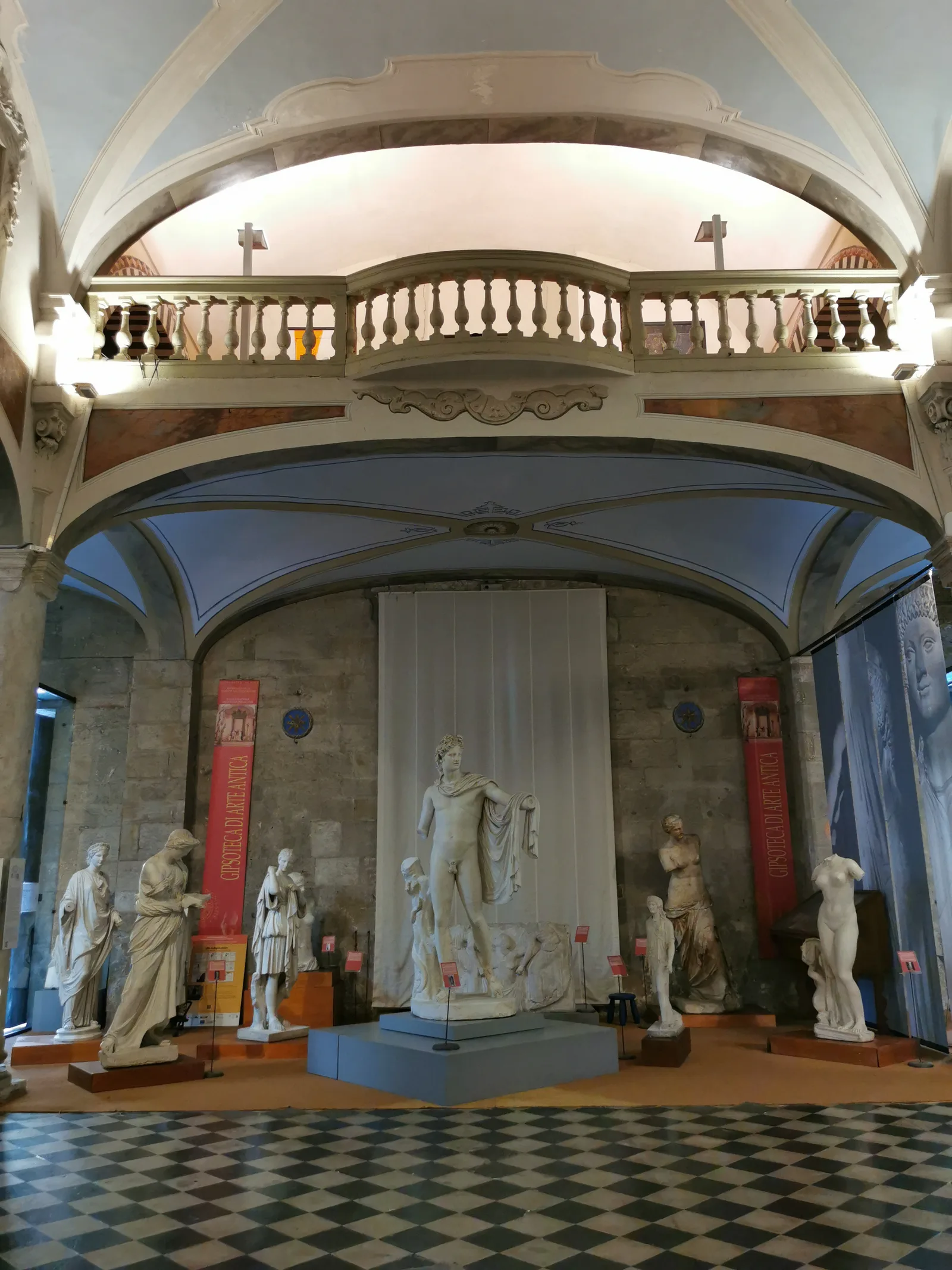 Details at Gipsoteca di Arte Antica dell'Università di Pisa Pisa — travel photo