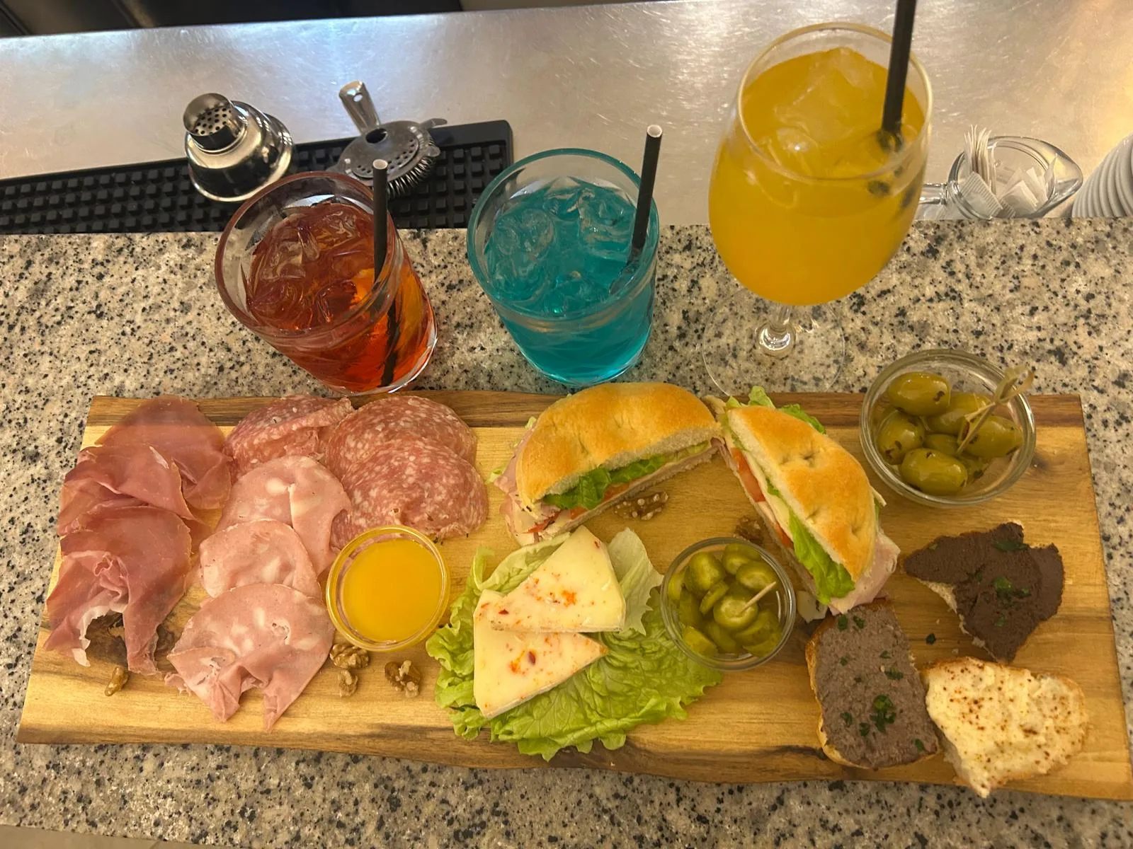 Atmosphere at Lunbarno caffè Pisa — travel photo