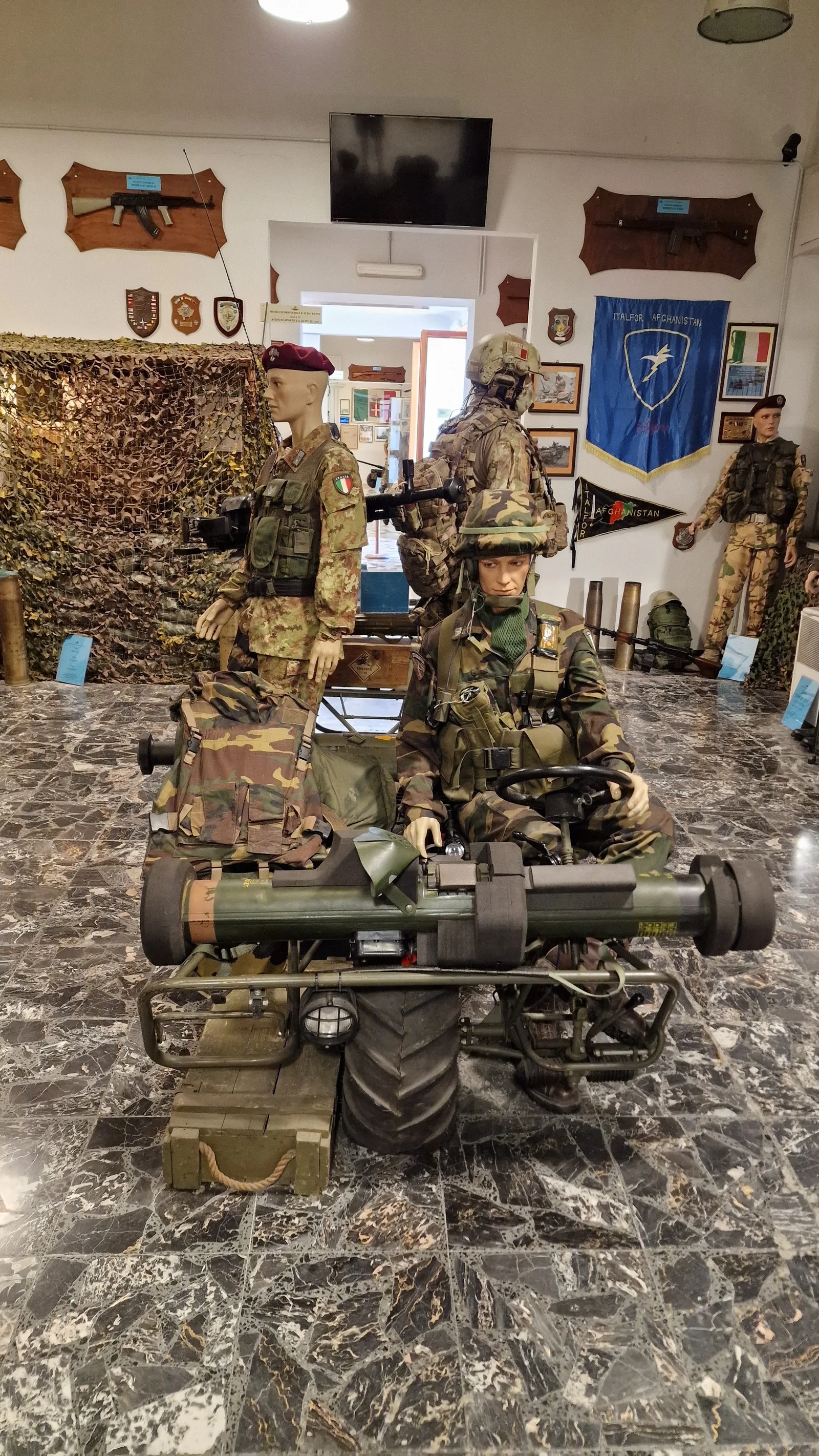 Details at Museo Storico delle Aviotruppe - Esercito Italiano Pisa — travel photo