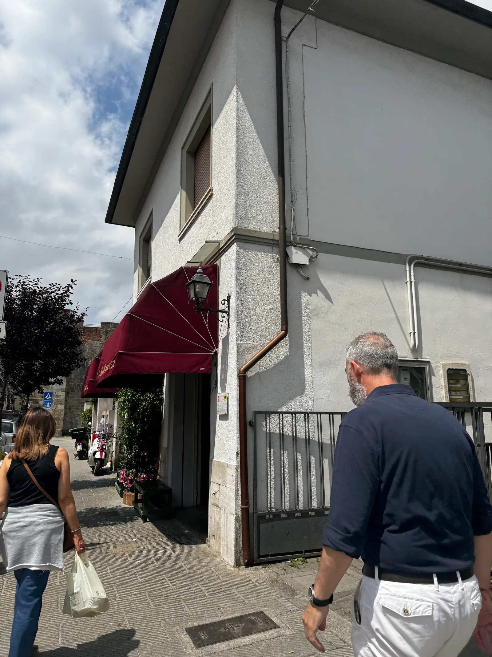 Atmosphere at Panificio F.lli Borelli Massimo e Giovanni Pisa — travel photo