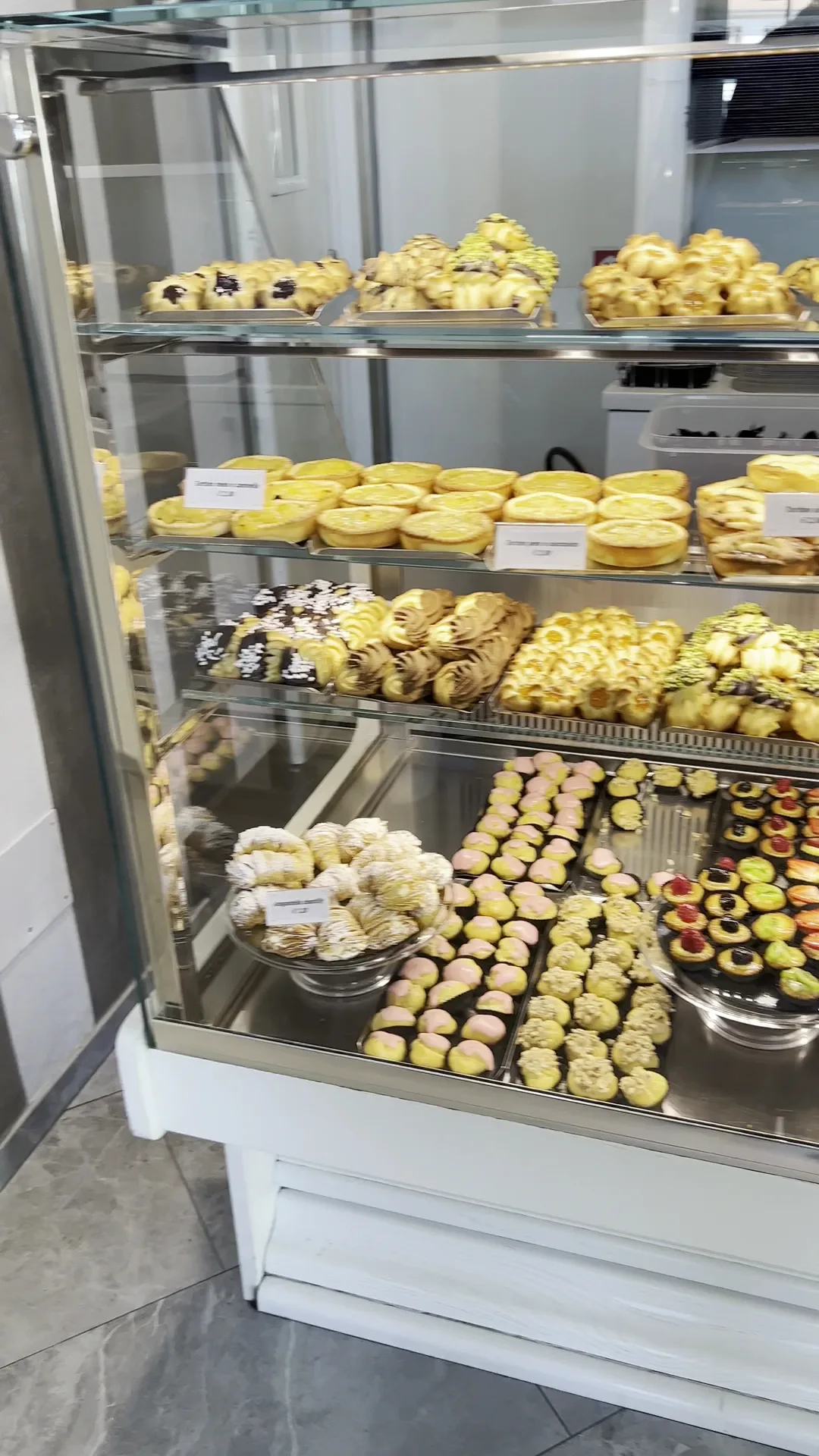 Main view at Pasticceria La Petite Pisa — travel photo
