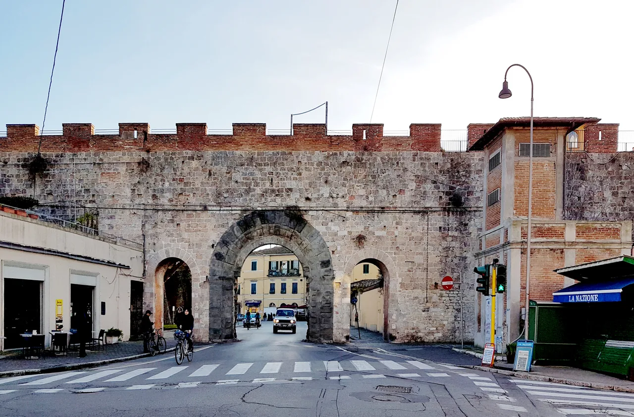 Porta a Lucca — culture guide Pisa