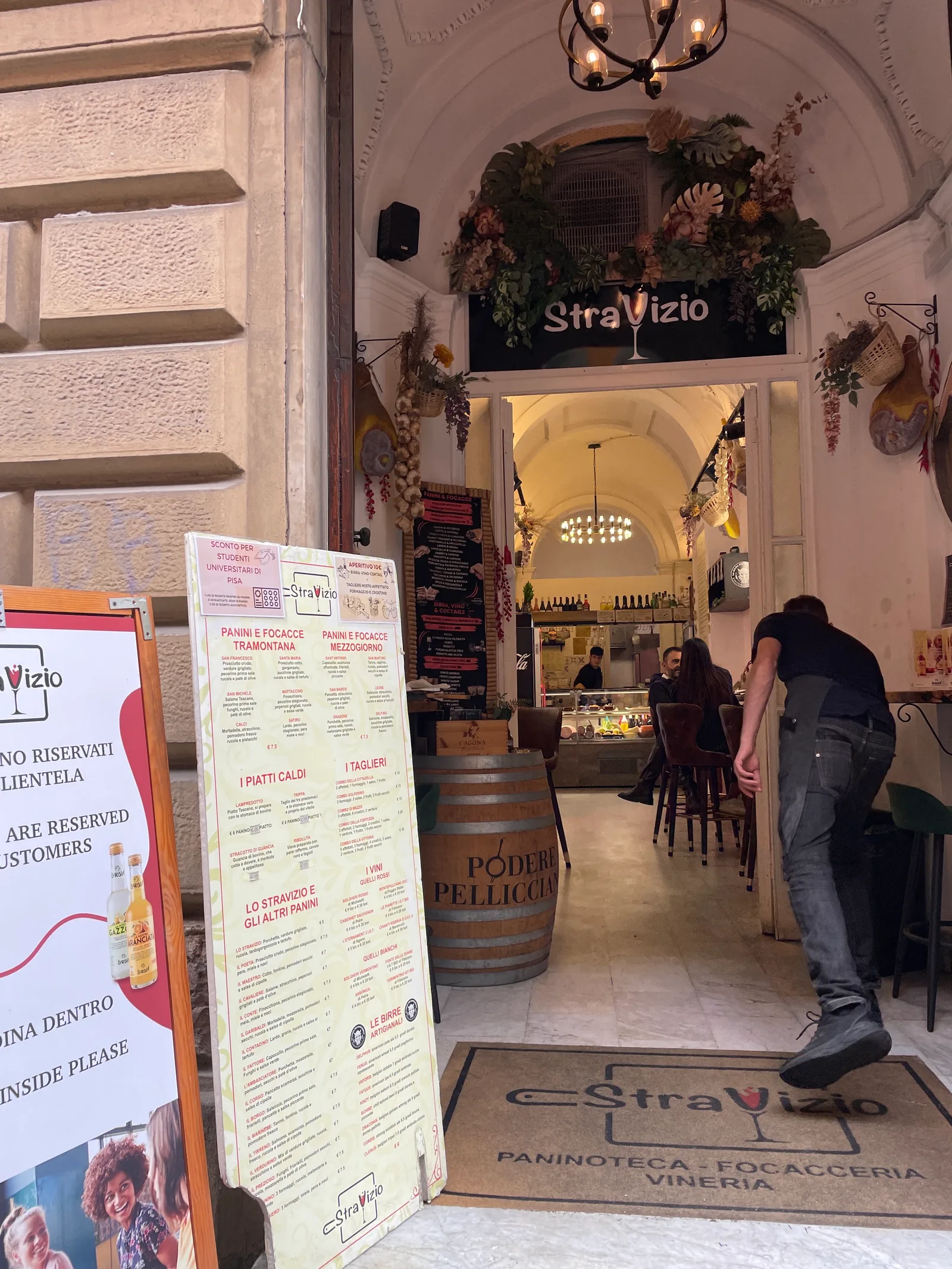 Atmosphere at Stravizio Pisa — travel photo