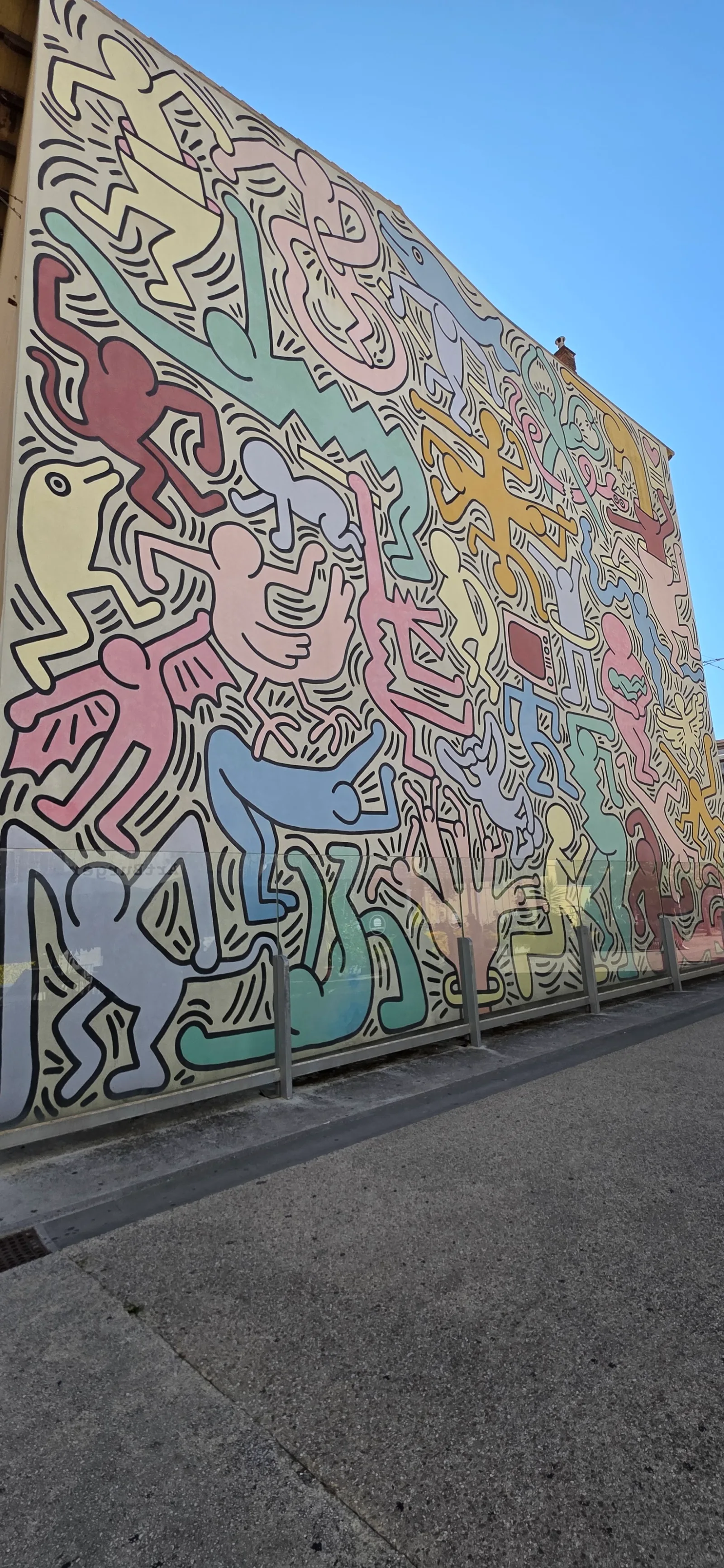 Main view at Tuttomondo (Keith Haring) Pisa — travel photo