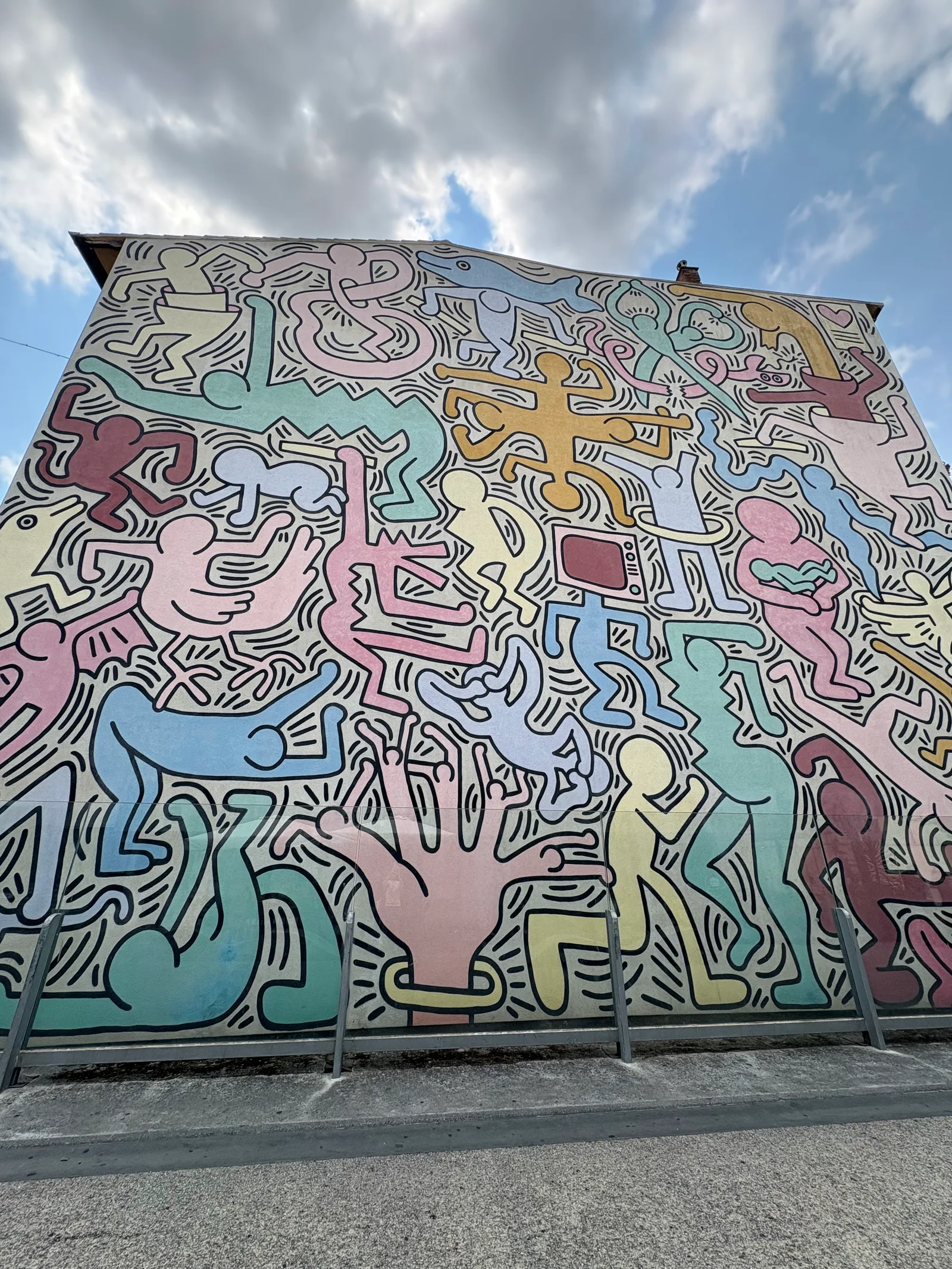 Details at Tuttomondo (Keith Haring) Pisa — travel photo